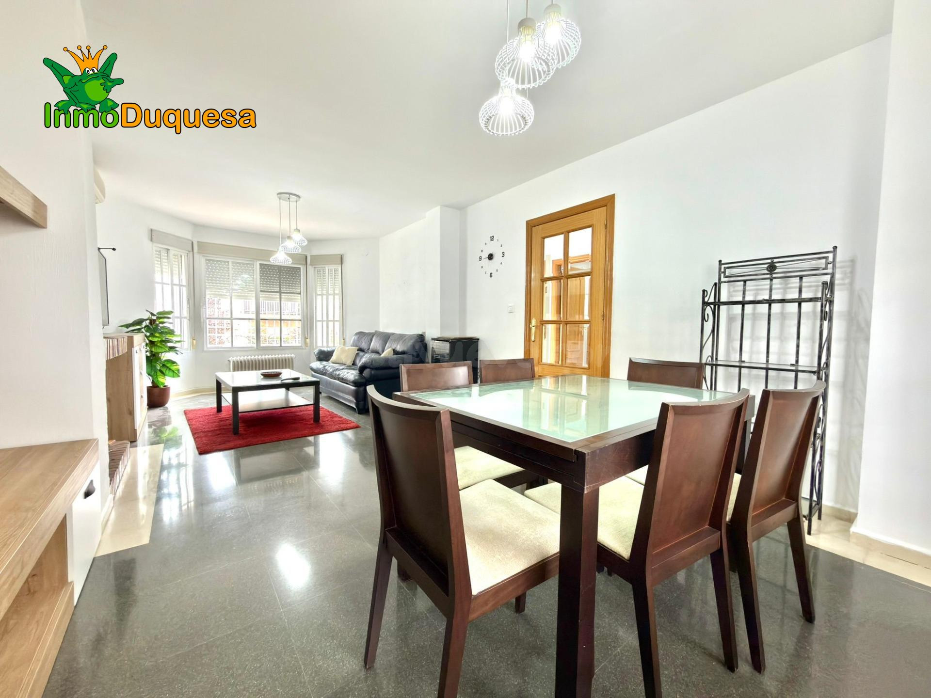 Chalet en Urb. Lomaverde con piscina. - foto 9