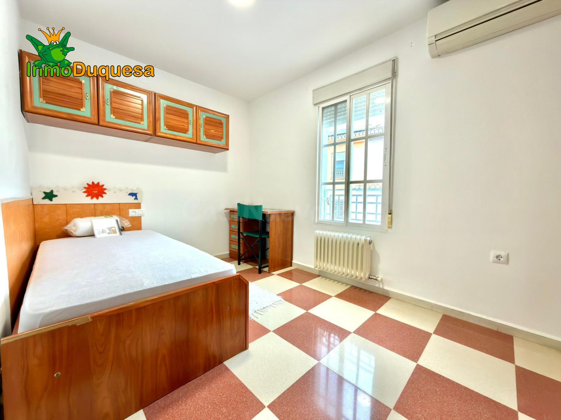 Chalet en Urb. Lomaverde con piscina. - foto 12