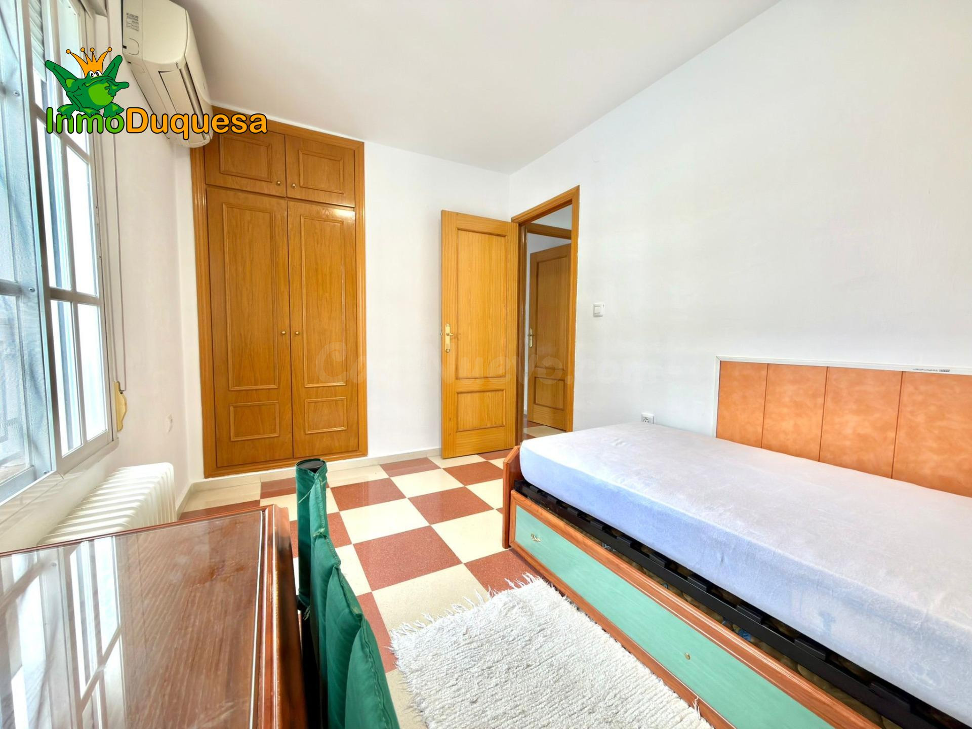 Chalet en Urb. Lomaverde con piscina. - foto 13