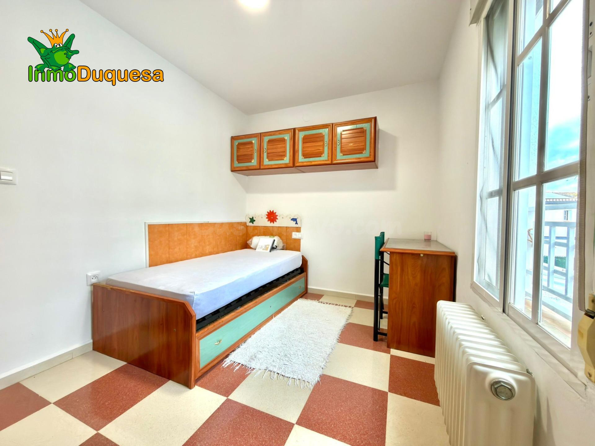 Chalet en Urb. Lomaverde con piscina. - foto 14