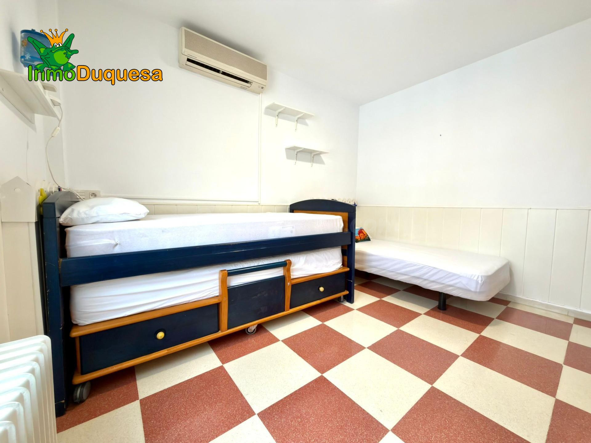 Chalet en Urb. Lomaverde con piscina. - foto 16