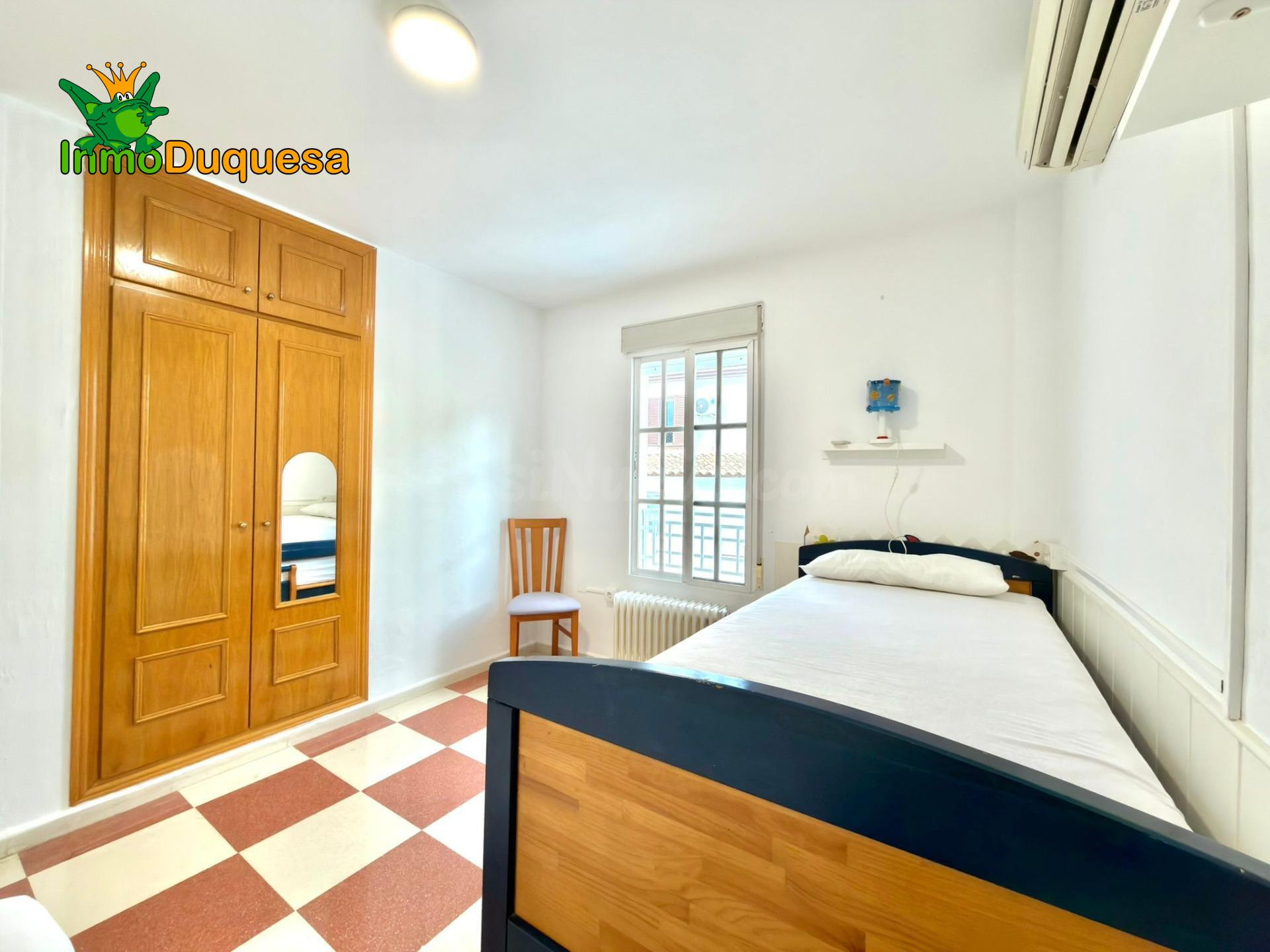 Chalet en Urb. Lomaverde con piscina. - foto 17