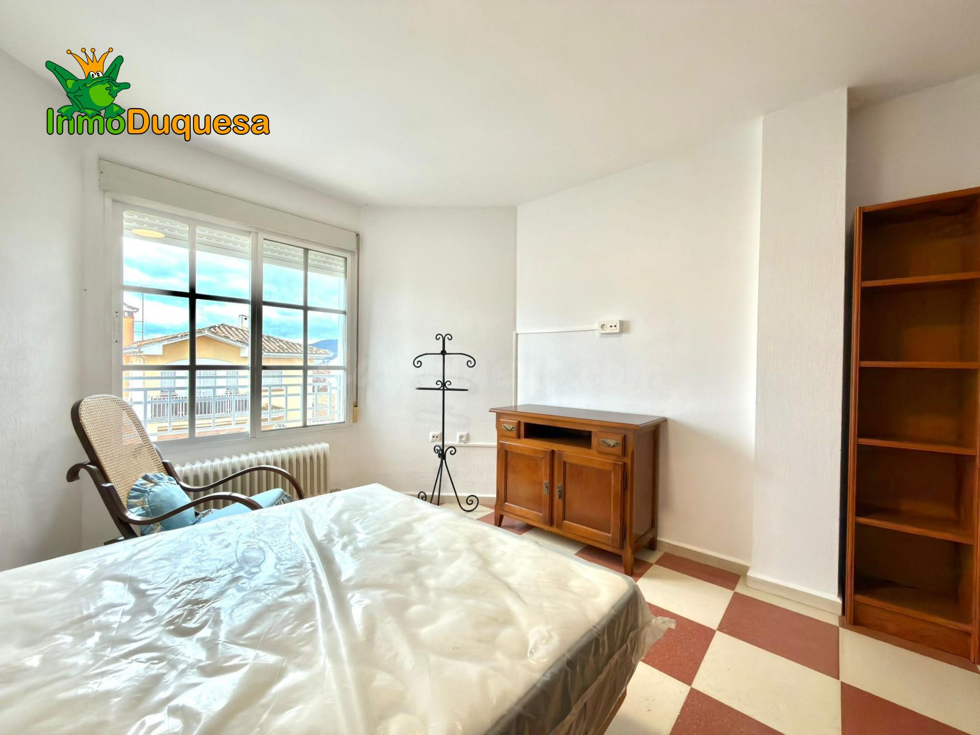 Chalet en Urb. Lomaverde con piscina. - foto 19