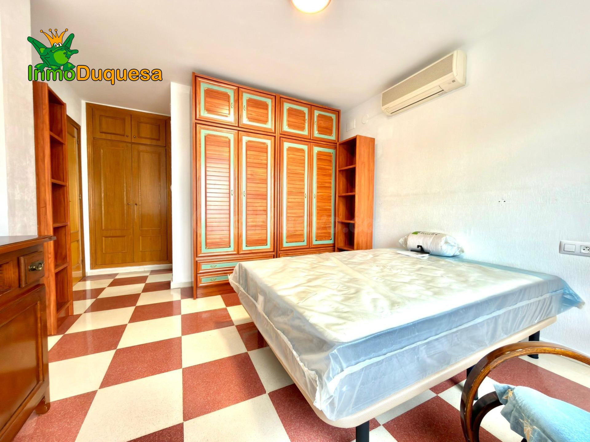 Chalet en Urb. Lomaverde con piscina. - foto 20