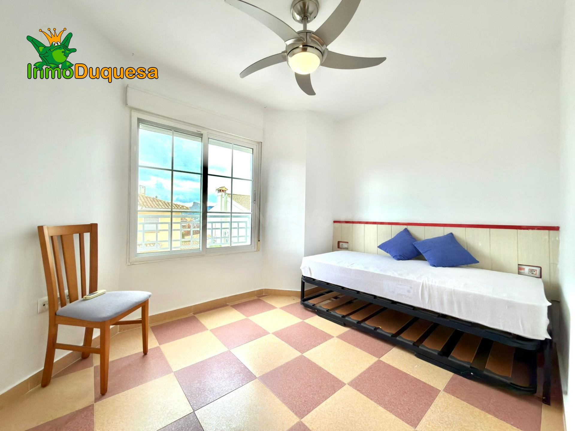 Chalet en Urb. Lomaverde con piscina. - foto 21