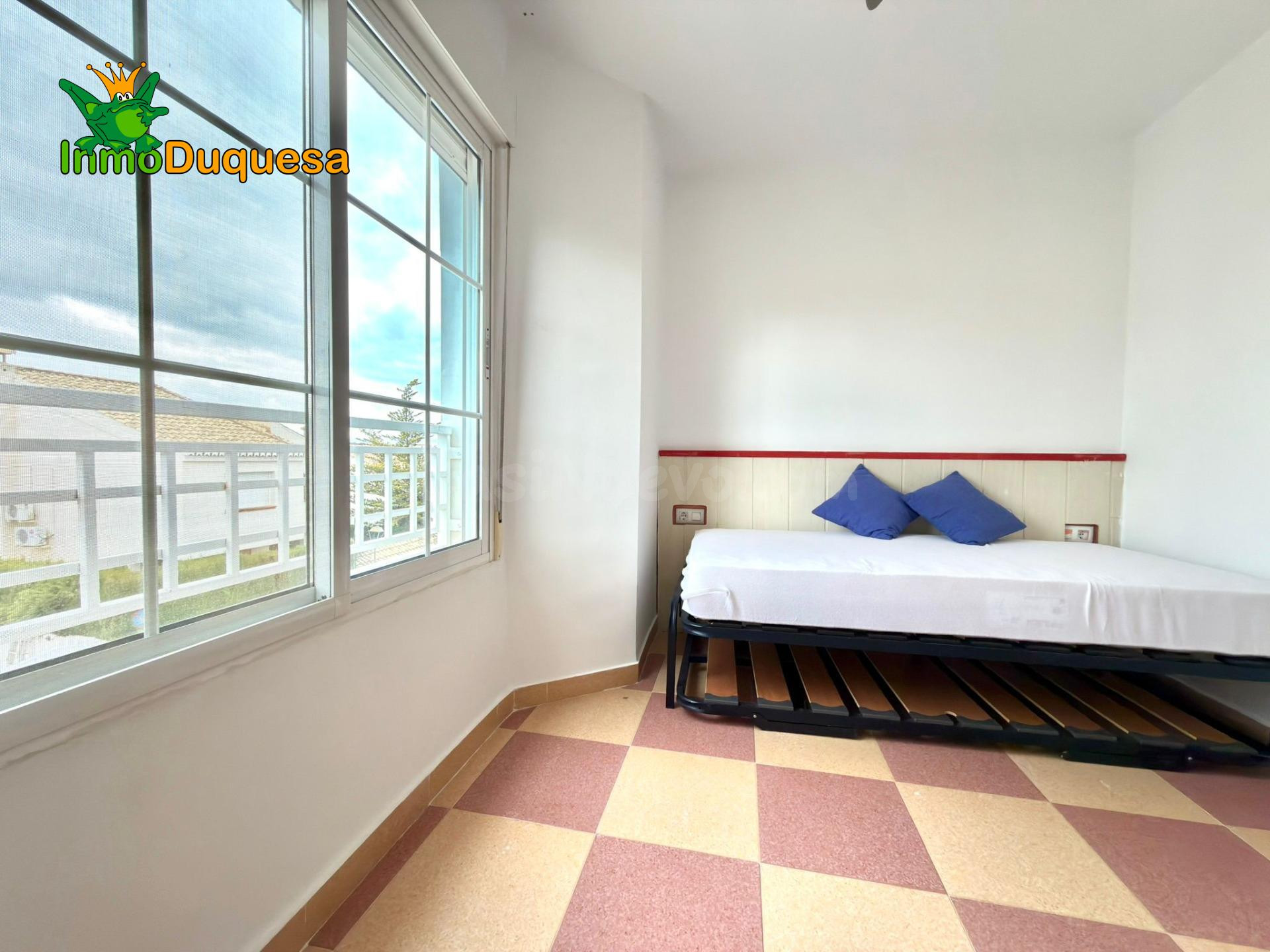 Chalet en Urb. Lomaverde con piscina. - foto 23