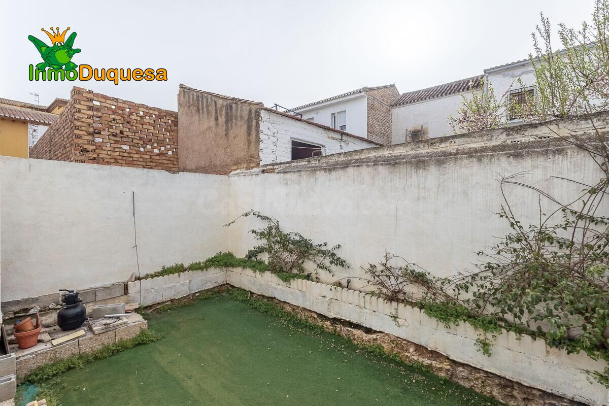 Casa adosada en La Zubia. - foto 2