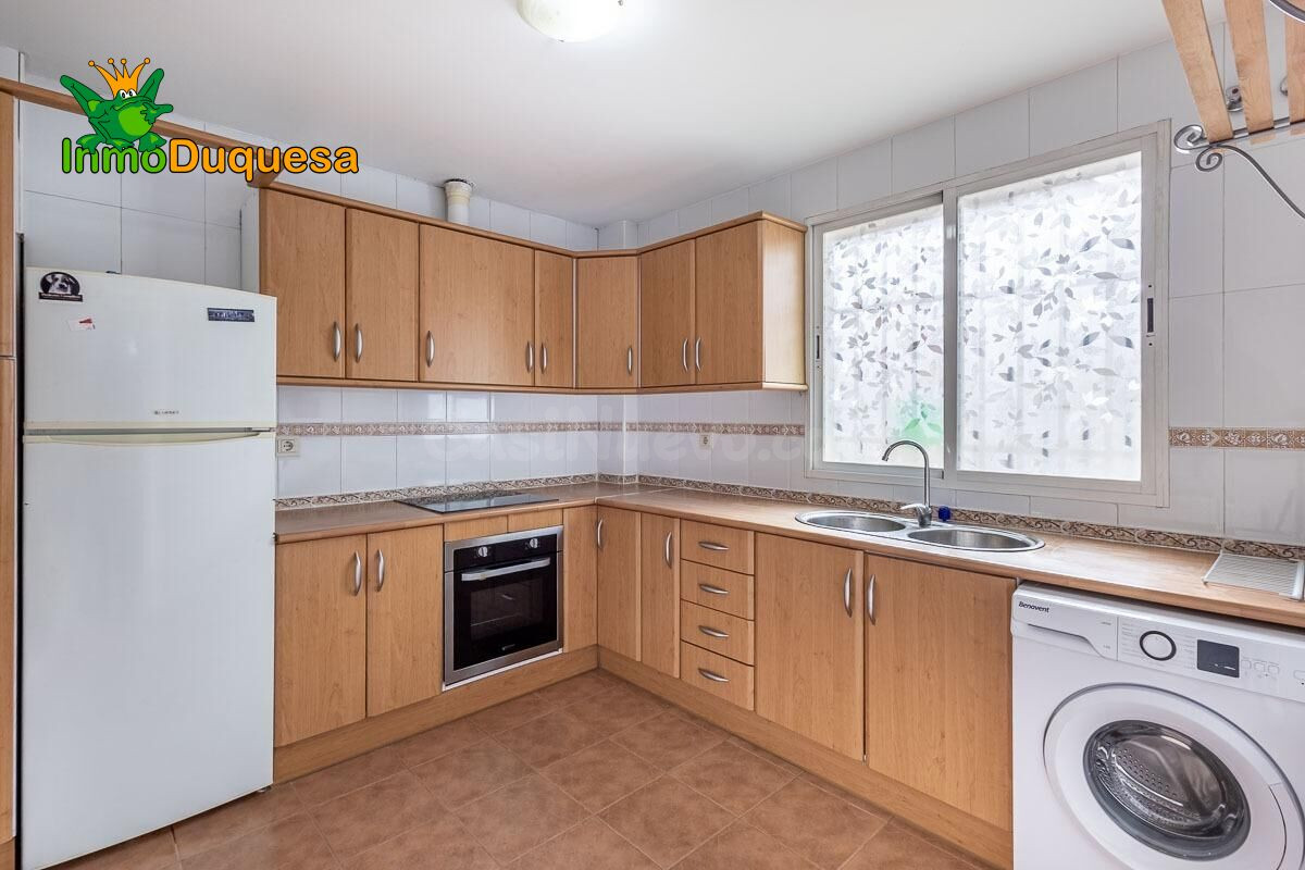 Casa adosada en La Zubia. - foto 3