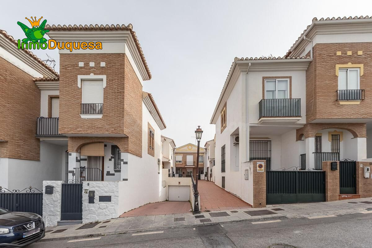 Casa adosada en La Zubia. - foto 5