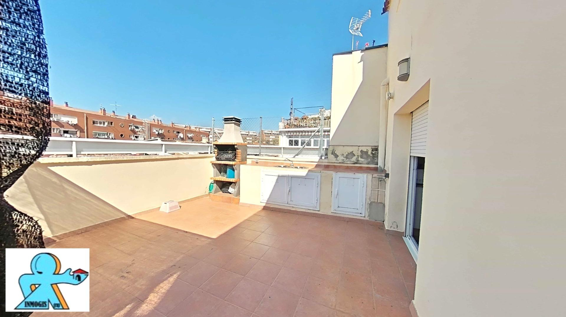 Àtic dúplex espectacular de 4 habitacions amb tres terrasses