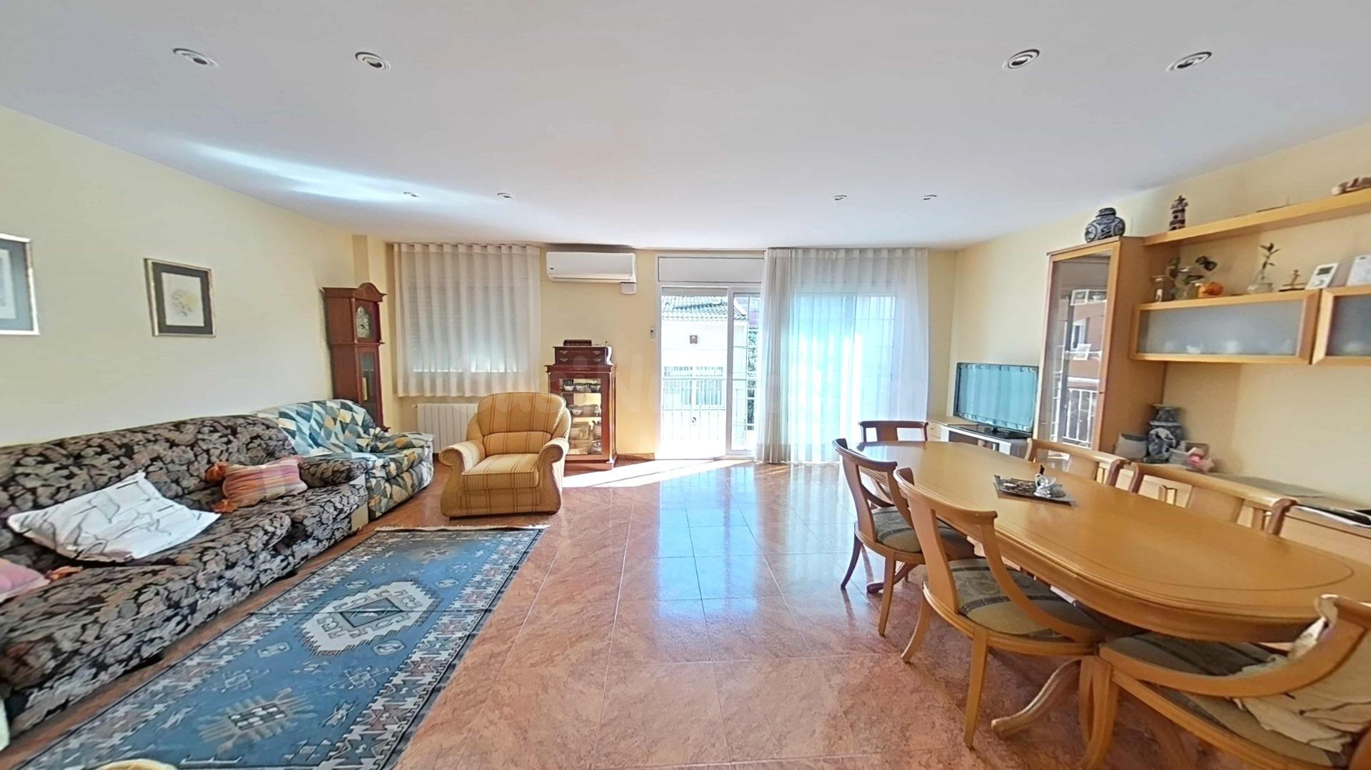 Àtic dúplex espectacular de 4 habitacions amb tres terrasses - foto 2