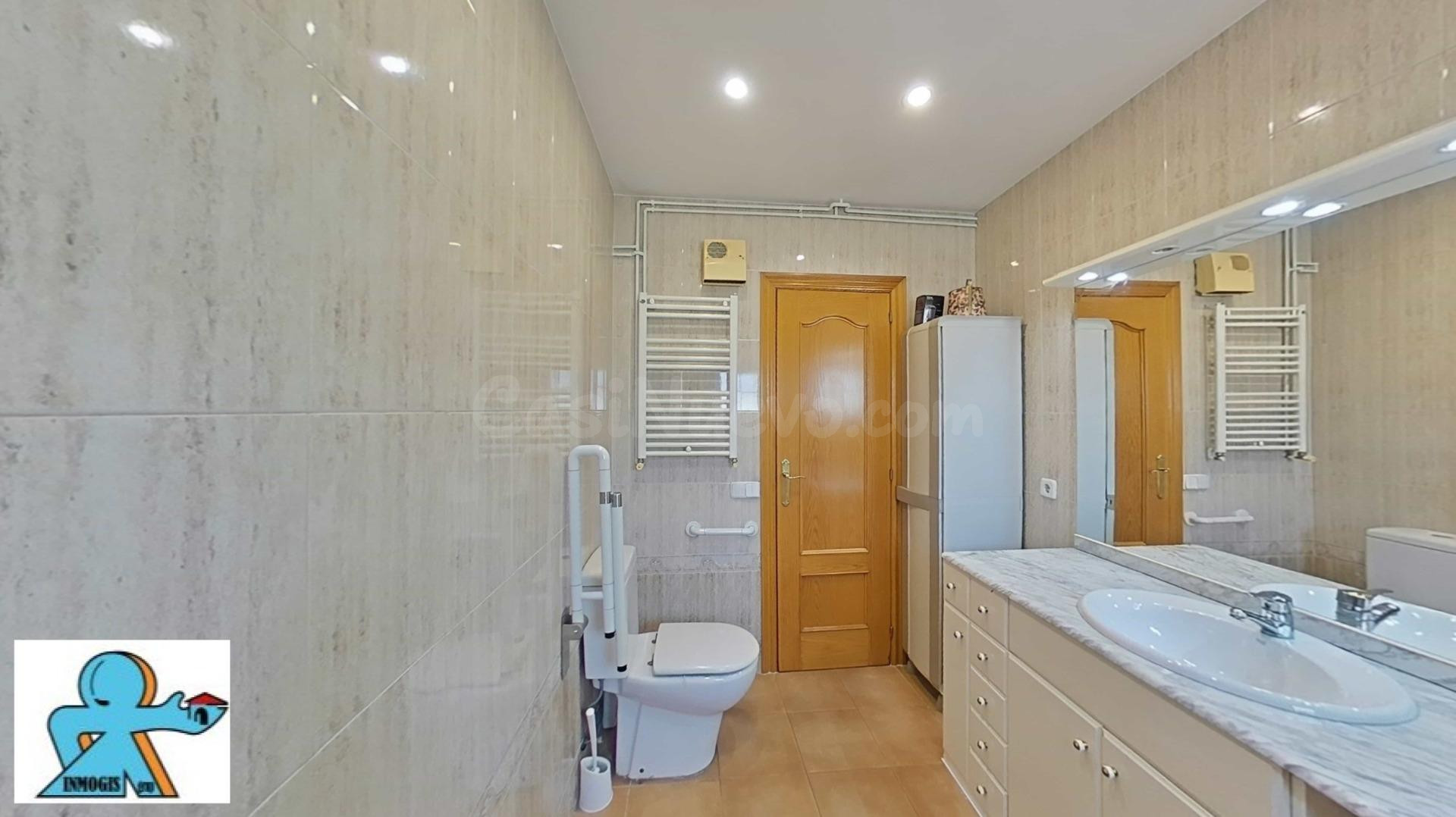 Àtic dúplex espectacular de 4 habitacions amb tres terrasses - foto 18