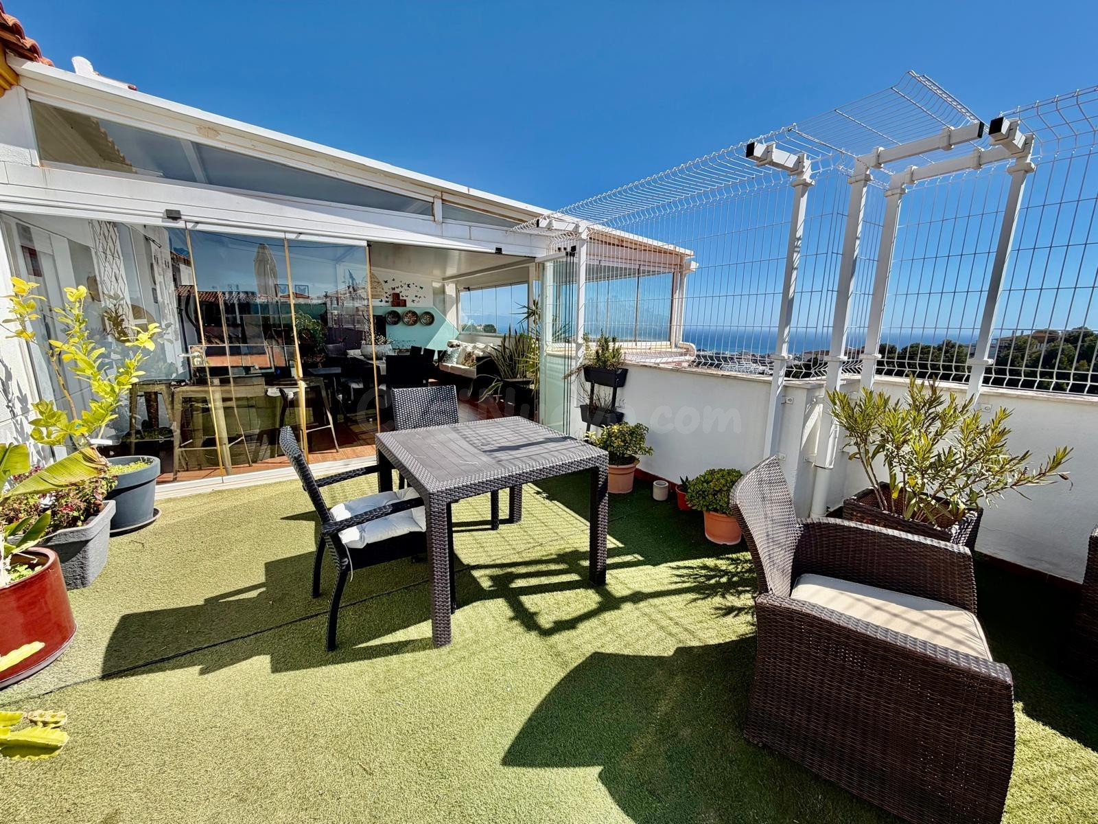 Atico de 3 habitaciones con vistas al mar en  Benalmádena, Costa del Sol - foto 2