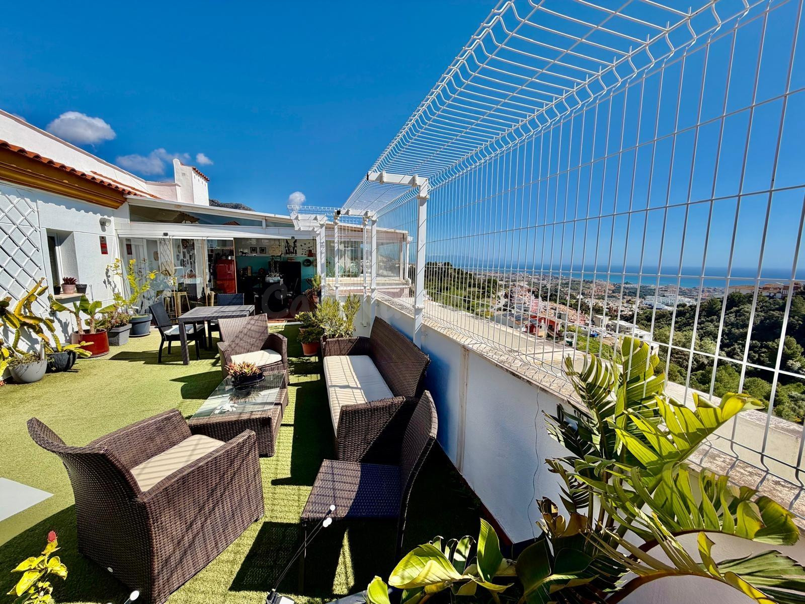 Atico de 3 habitaciones con vistas al mar en  Benalmádena, Costa del Sol - foto 3