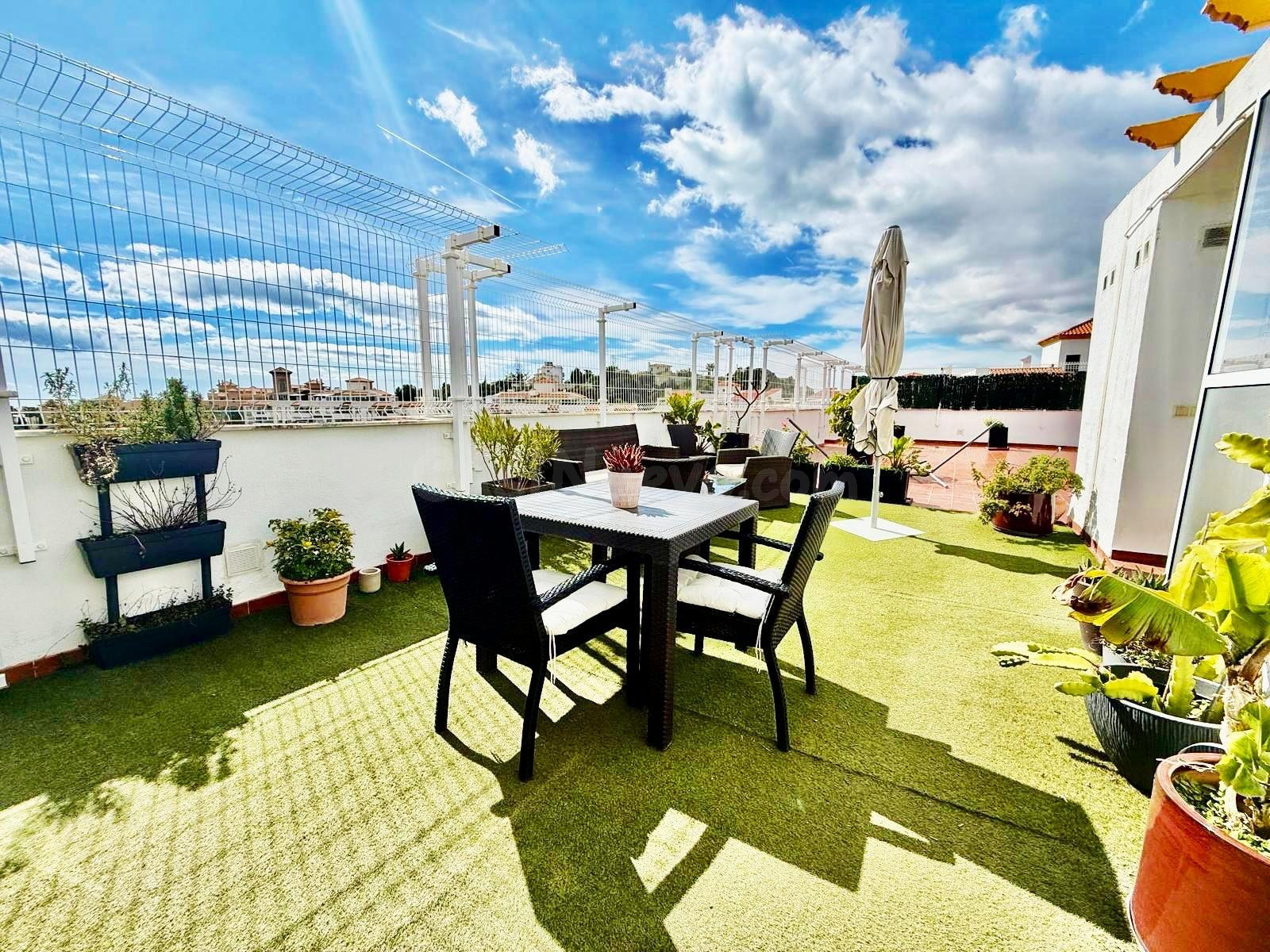 Atico de 3 habitaciones con vistas al mar en  Benalmádena, Costa del Sol - foto 4