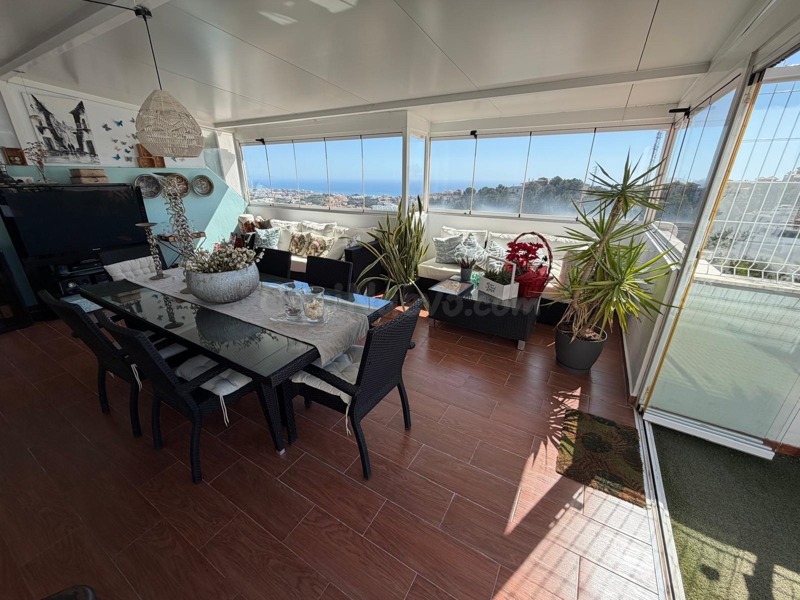 Atico de 3 habitaciones con vistas al mar en  Benalmádena, Costa del Sol - foto 5