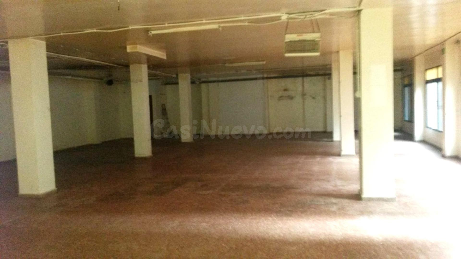 ALQUILER DE LOCAL MUY AMPLIO EN MONCADA - foto 2