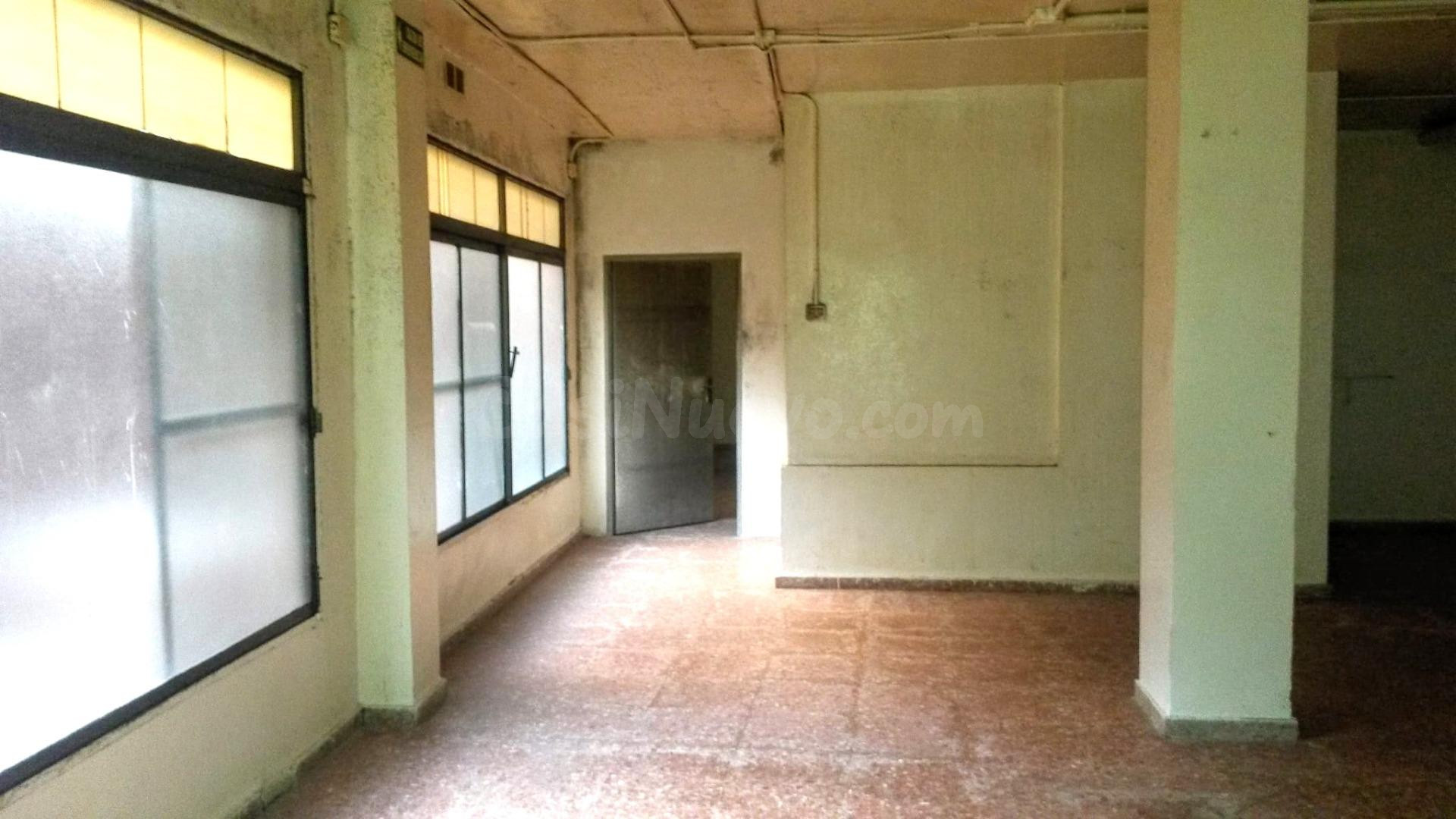 ALQUILER DE LOCAL MUY AMPLIO EN MONCADA - foto 3