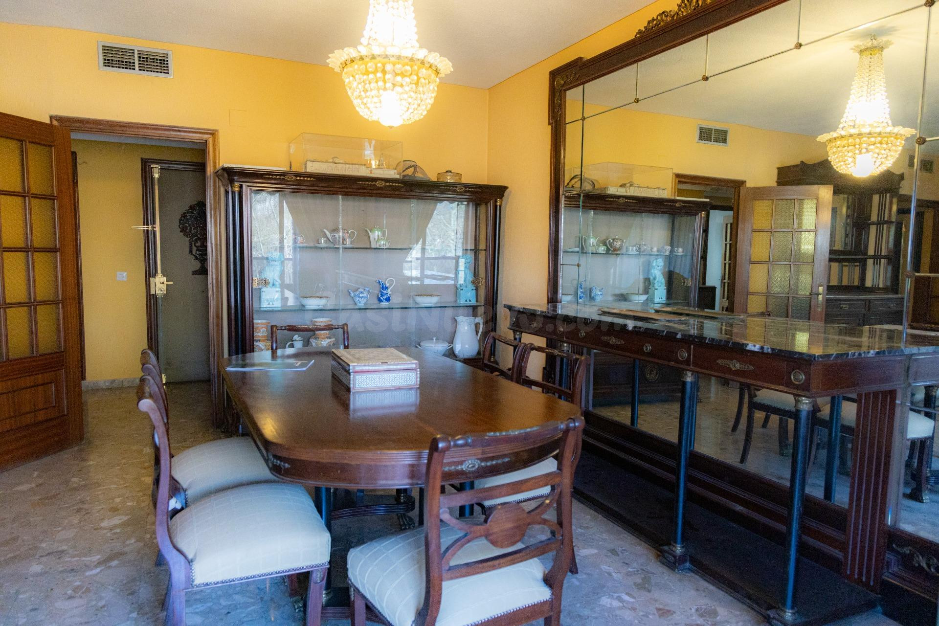 SEÑORIAL PISO EN AVDA. CONDE VALLELLANO - foto 7