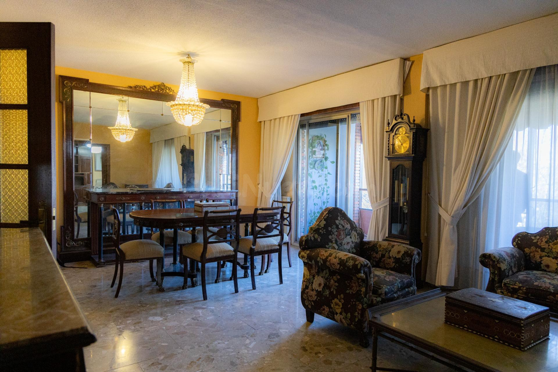 SEÑORIAL PISO EN AVDA. CONDE VALLELLANO - foto 8