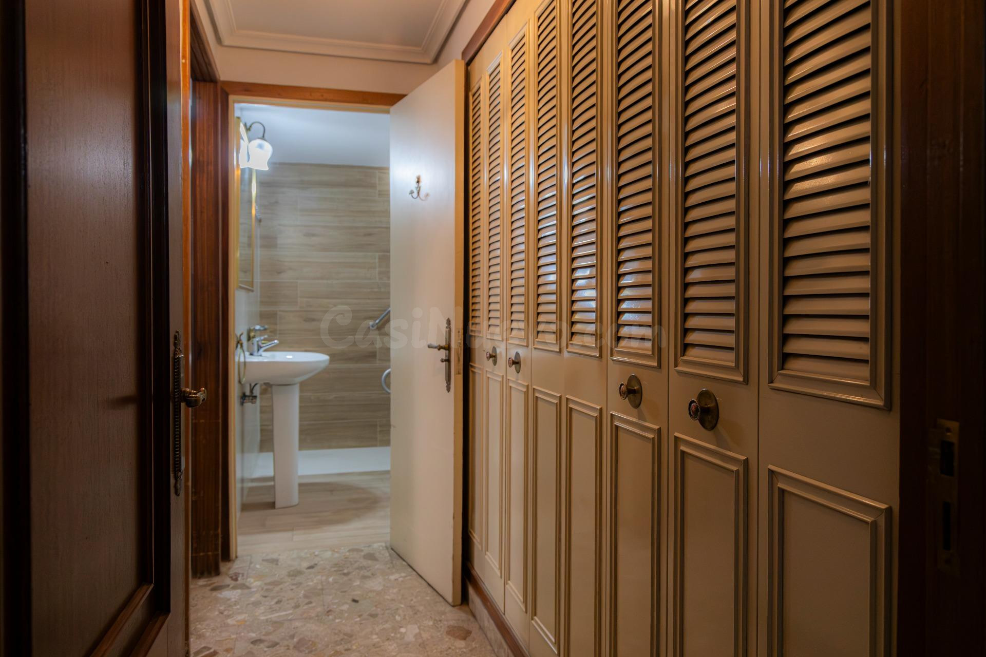 SEÑORIAL PISO EN AVDA. CONDE VALLELLANO - foto 32