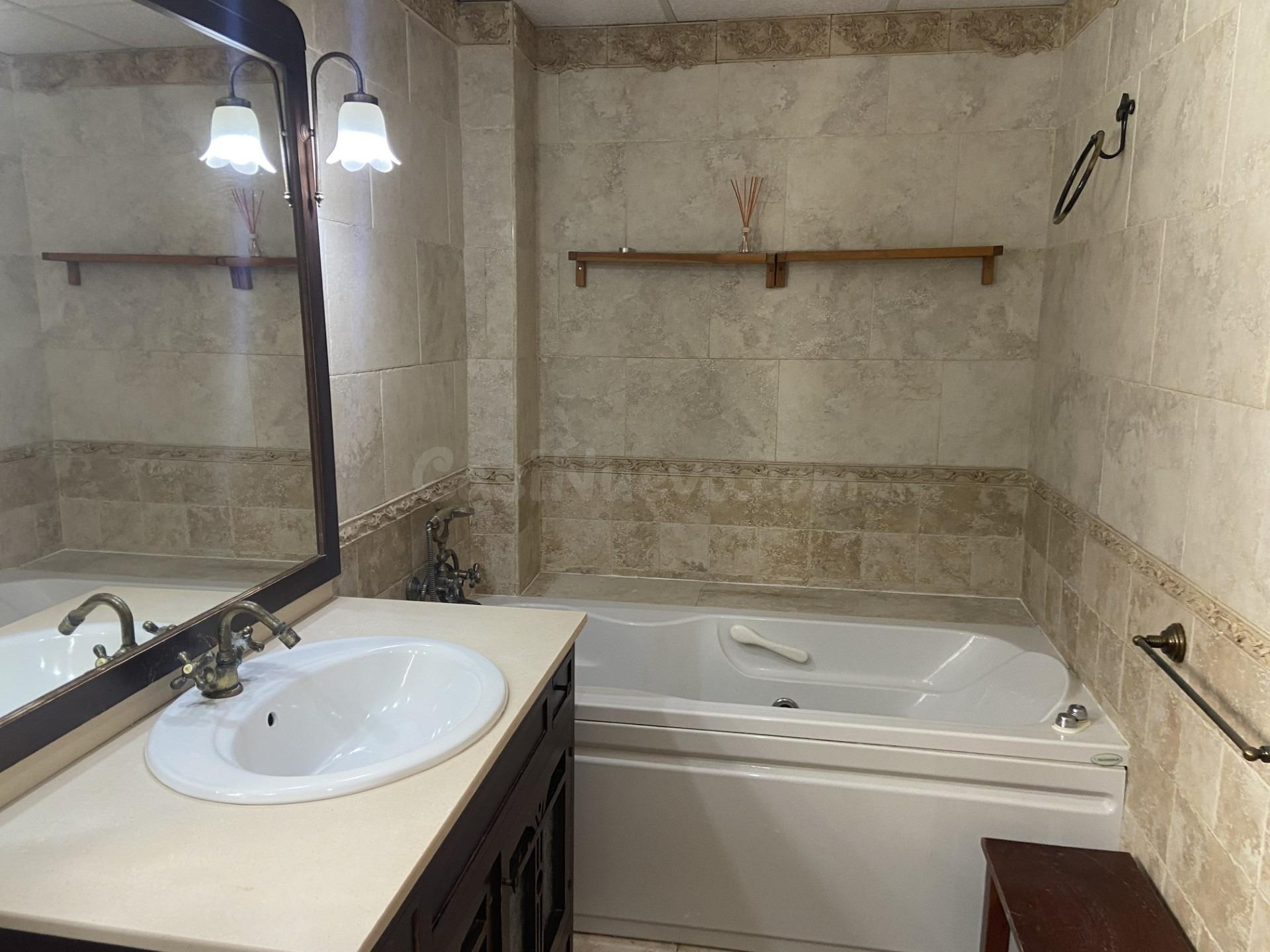 D. Amplio y Luminoso Piso en Plaza de San Rafael - foto 13