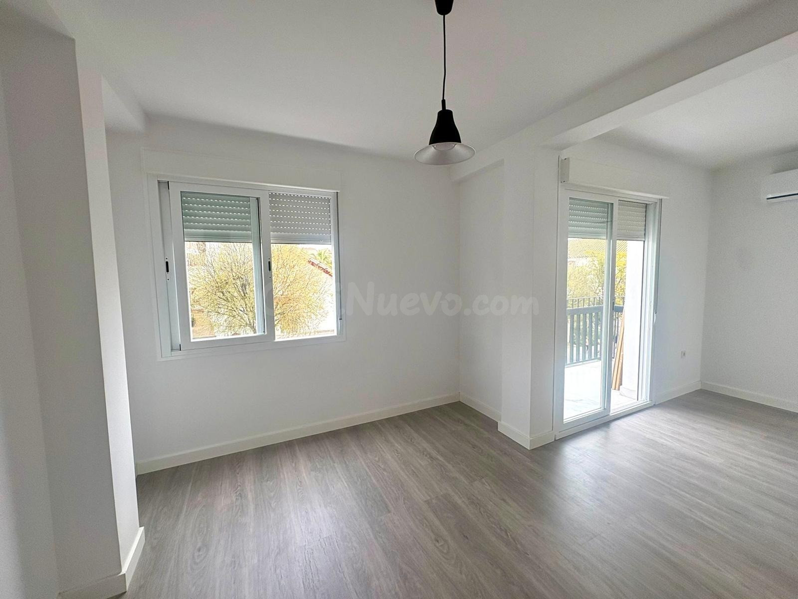 D.  Piso totalmente reformado en zona de Los Almogávares con - foto 2