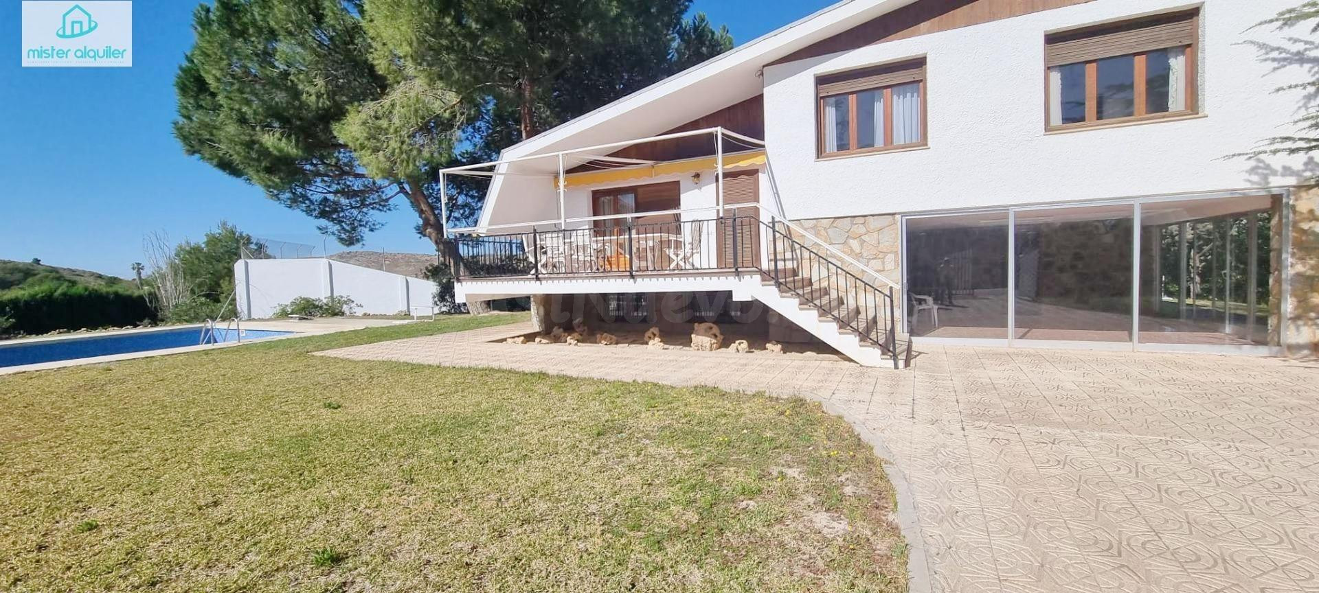 ESPECTACULAR CHALET INDEPENDIENTE CON PISCINA Y JARDÍN EN UR - foto 6