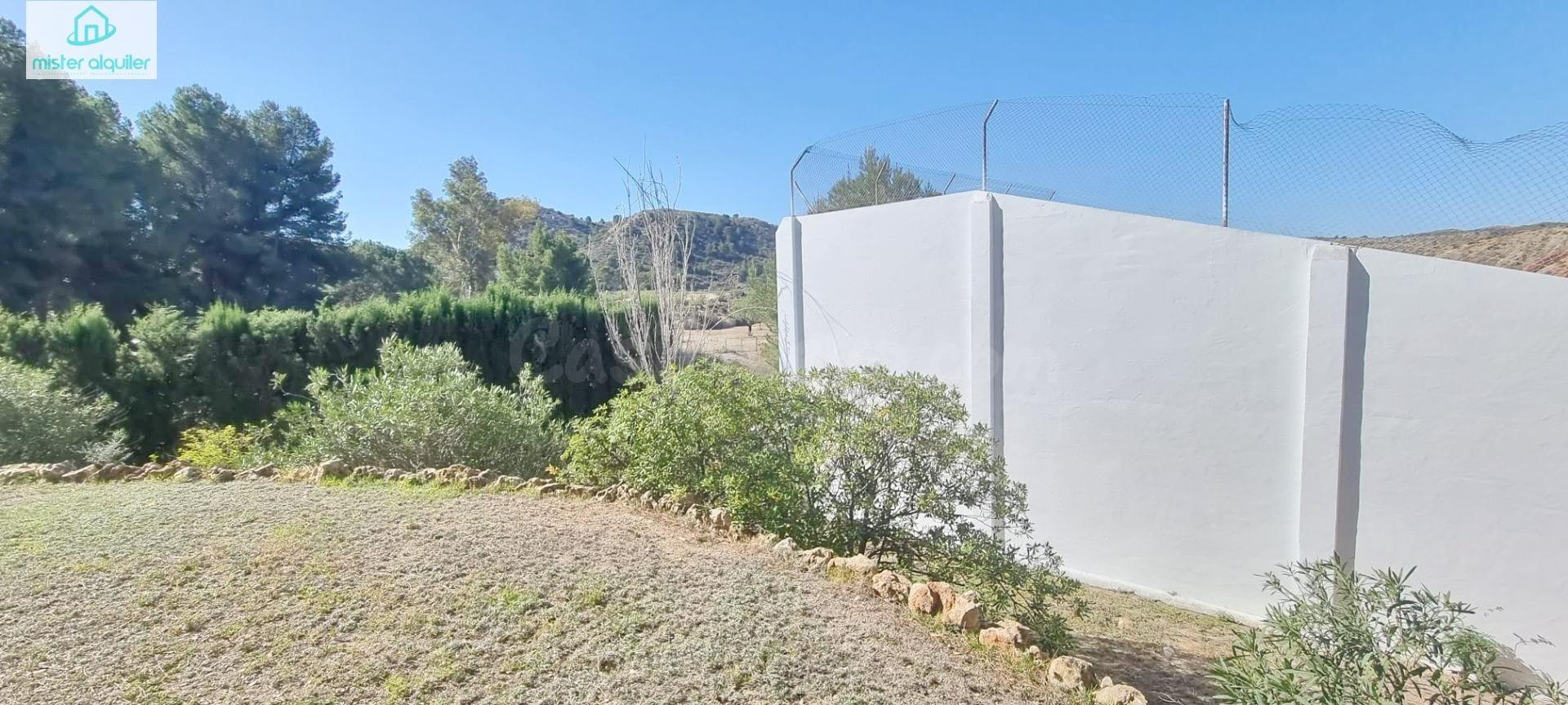 ESPECTACULAR CHALET INDEPENDIENTE CON PISCINA Y JARDÍN EN UR - foto 11