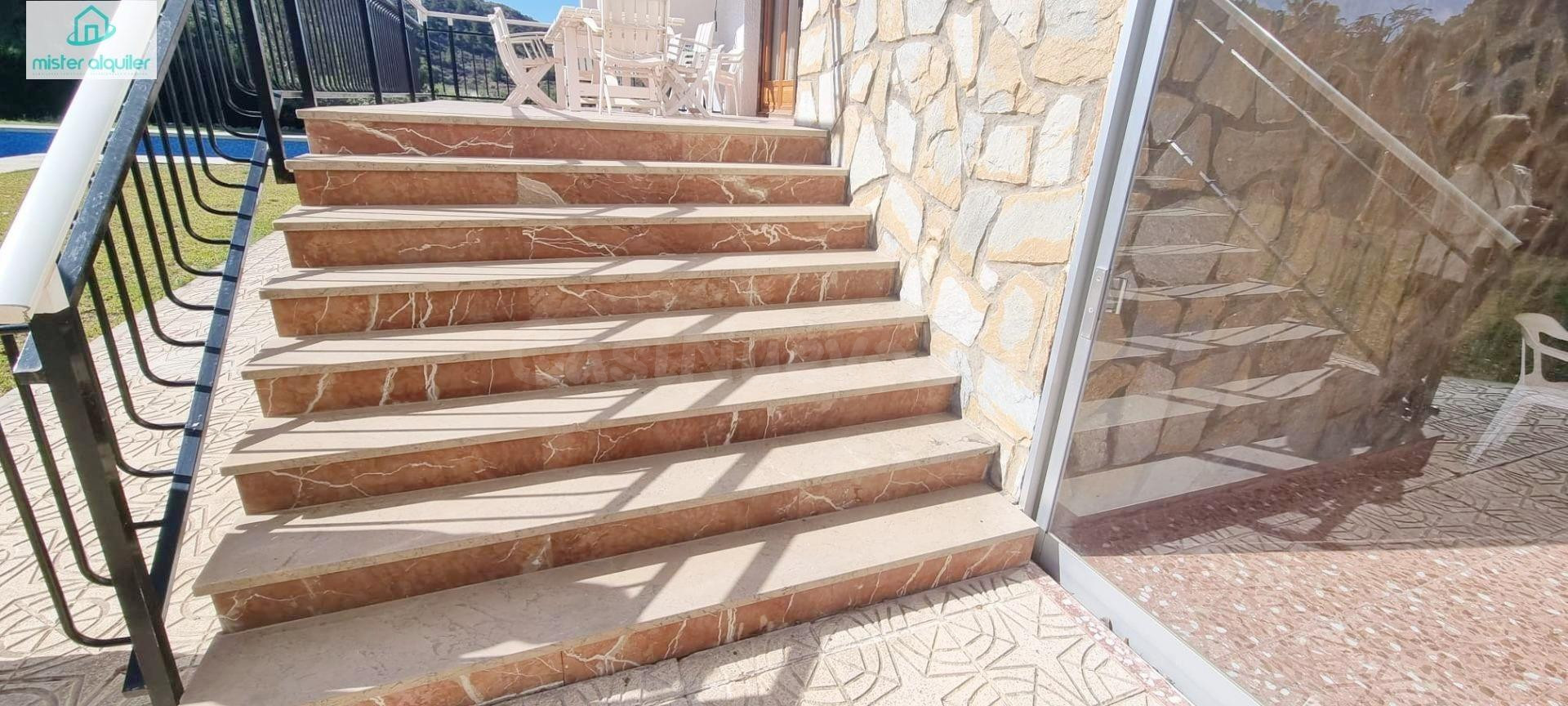 ESPECTACULAR CHALET INDEPENDIENTE CON PISCINA Y JARDÍN EN UR - foto 13