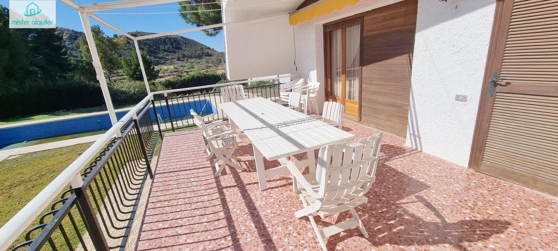 ESPECTACULAR CHALET INDEPENDIENTE CON PISCINA Y JARDÍN EN UR - foto 14