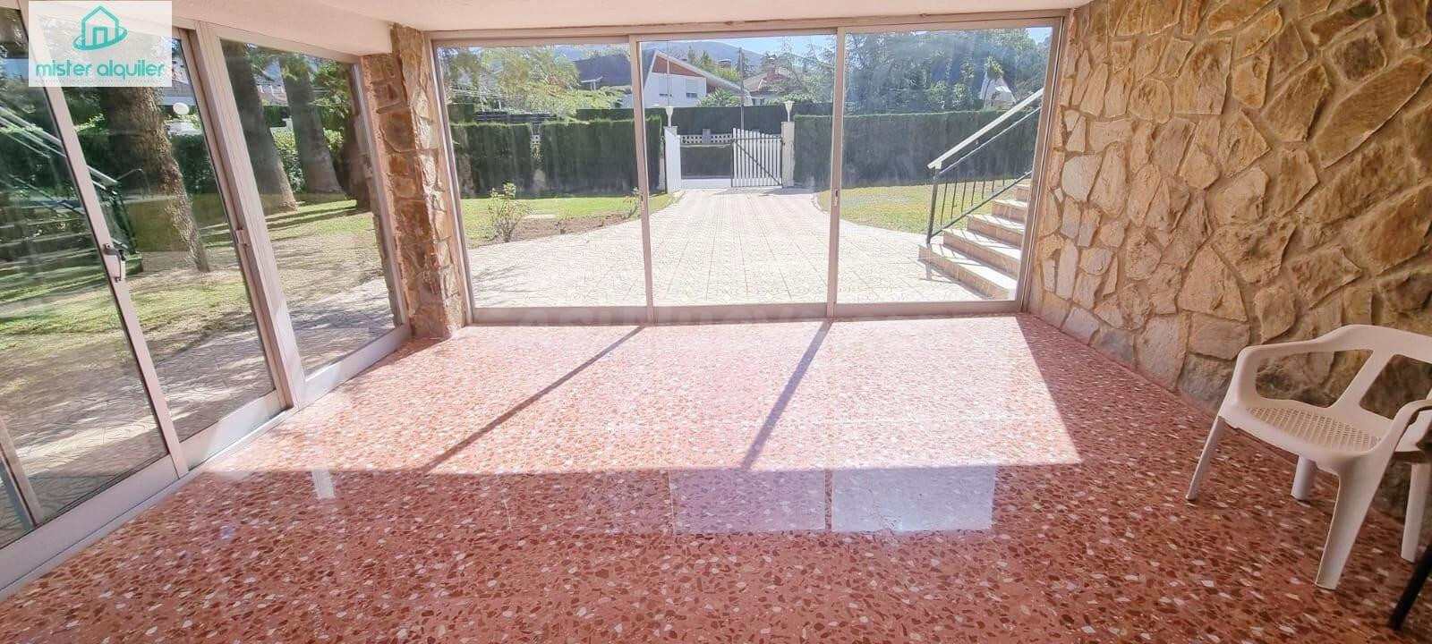 ESPECTACULAR CHALET INDEPENDIENTE CON PISCINA Y JARDÍN EN UR - foto 15