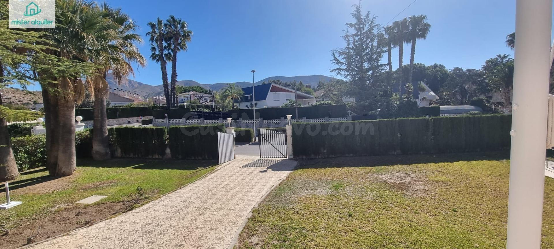 ESPECTACULAR CHALET INDEPENDIENTE CON PISCINA Y JARDÍN EN UR - foto 16