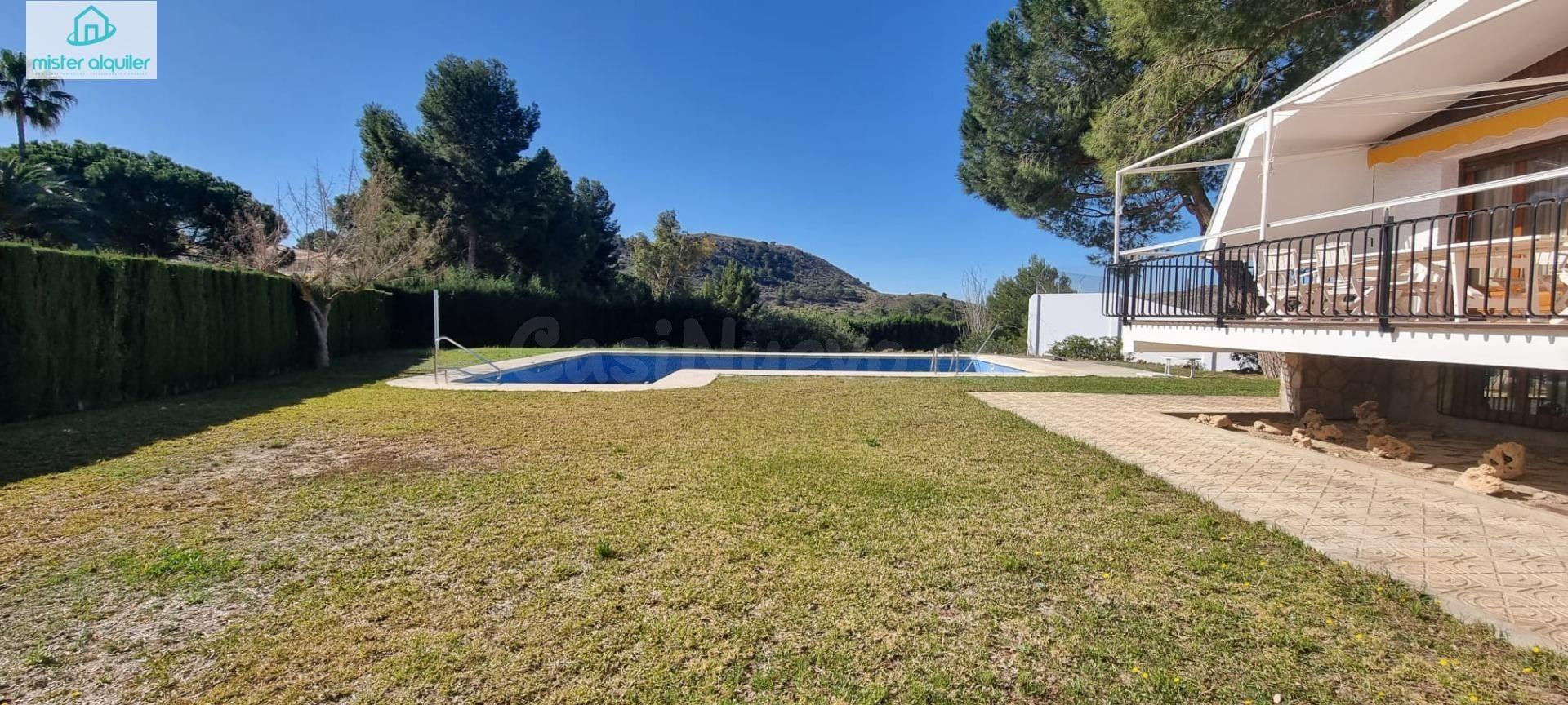 ESPECTACULAR CHALET INDEPENDIENTE CON PISCINA Y JARDÍN EN UR - foto 17