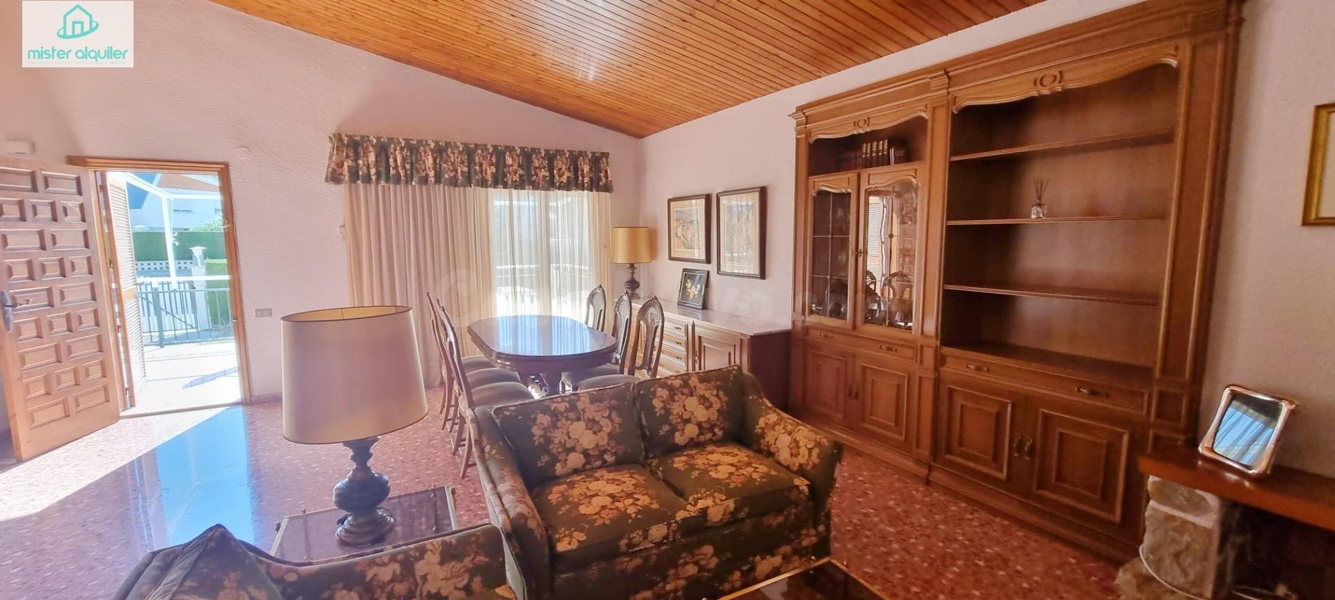 ESPECTACULAR CHALET INDEPENDIENTE CON PISCINA Y JARDÍN EN UR - foto 22