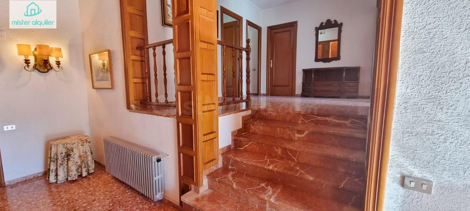 ESPECTACULAR CHALET INDEPENDIENTE CON PISCINA Y JARDÍN EN UR - foto 23