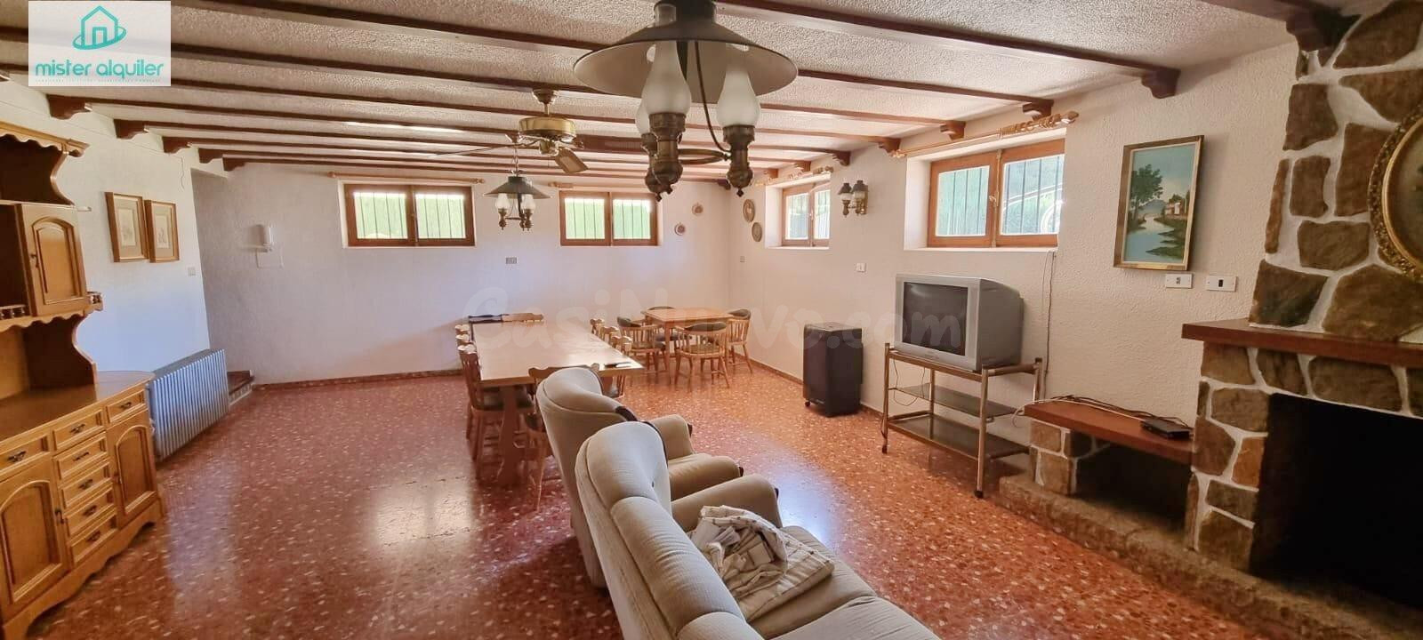 ESPECTACULAR CHALET INDEPENDIENTE CON PISCINA Y JARDÍN EN UR - foto 24