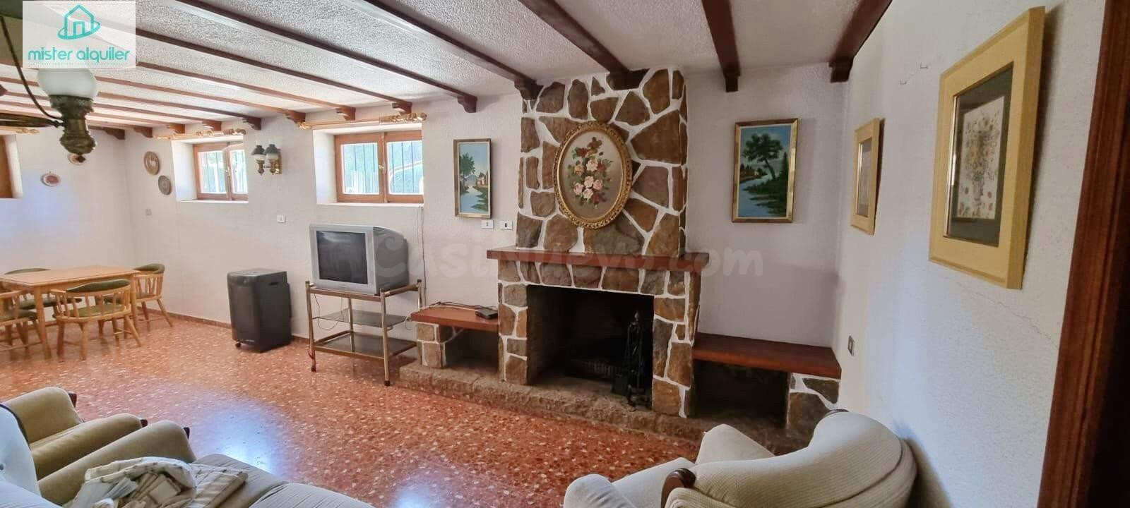 ESPECTACULAR CHALET INDEPENDIENTE CON PISCINA Y JARDÍN EN UR - foto 25