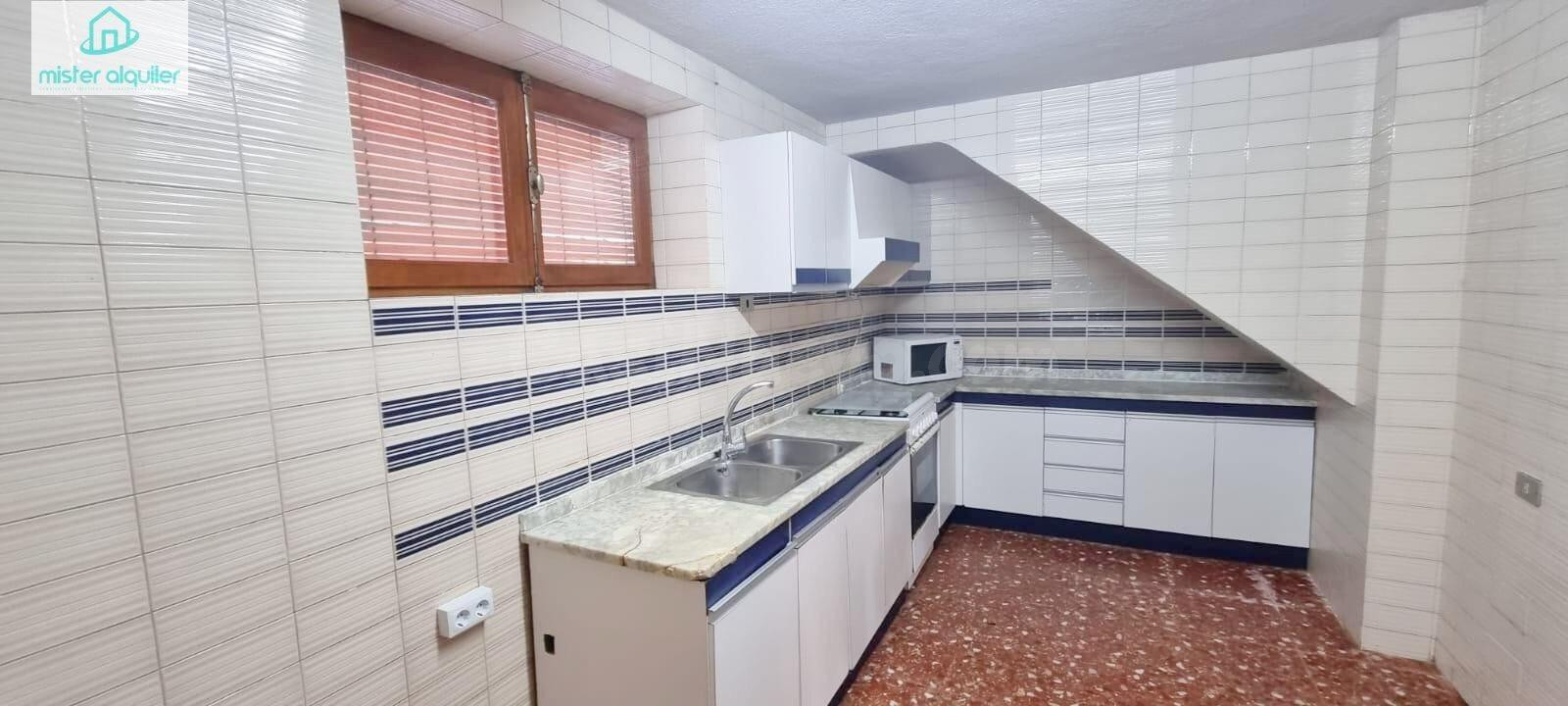 ESPECTACULAR CHALET INDEPENDIENTE CON PISCINA Y JARDÍN EN UR - foto 28