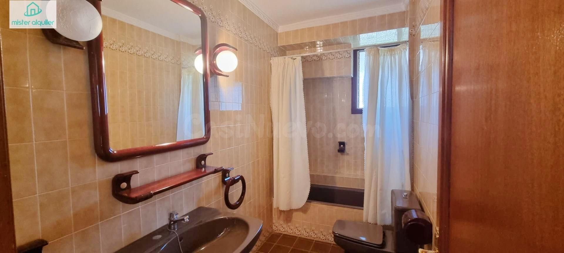 ESPECTACULAR CHALET INDEPENDIENTE CON PISCINA Y JARDÍN EN UR - foto 29