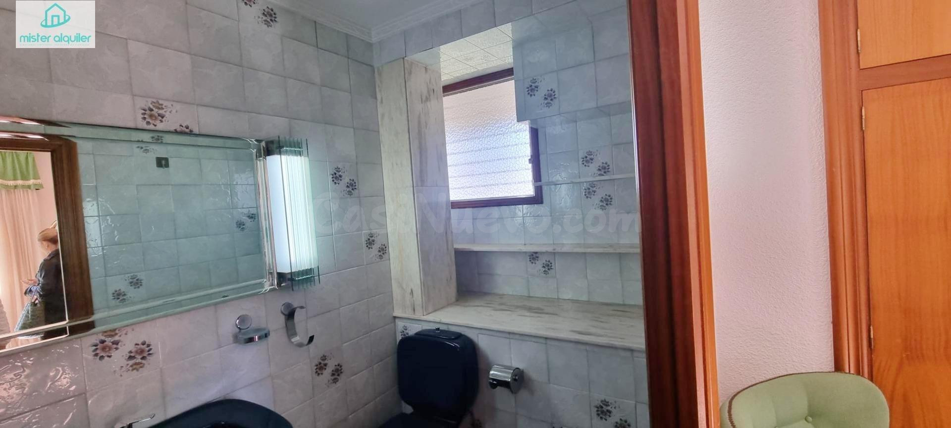 ESPECTACULAR CHALET INDEPENDIENTE CON PISCINA Y JARDÍN EN UR - foto 30