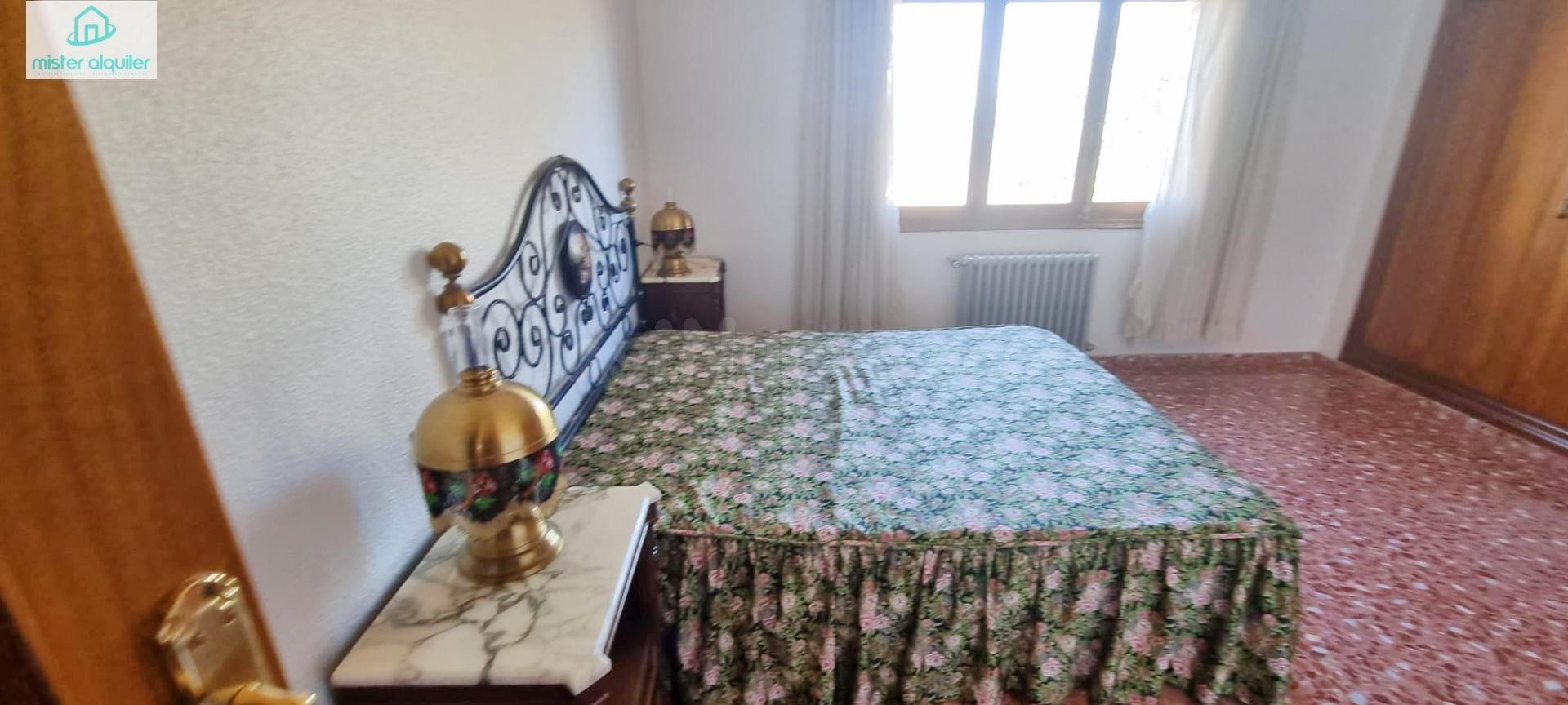 ESPECTACULAR CHALET INDEPENDIENTE CON PISCINA Y JARDÍN EN UR - foto 33