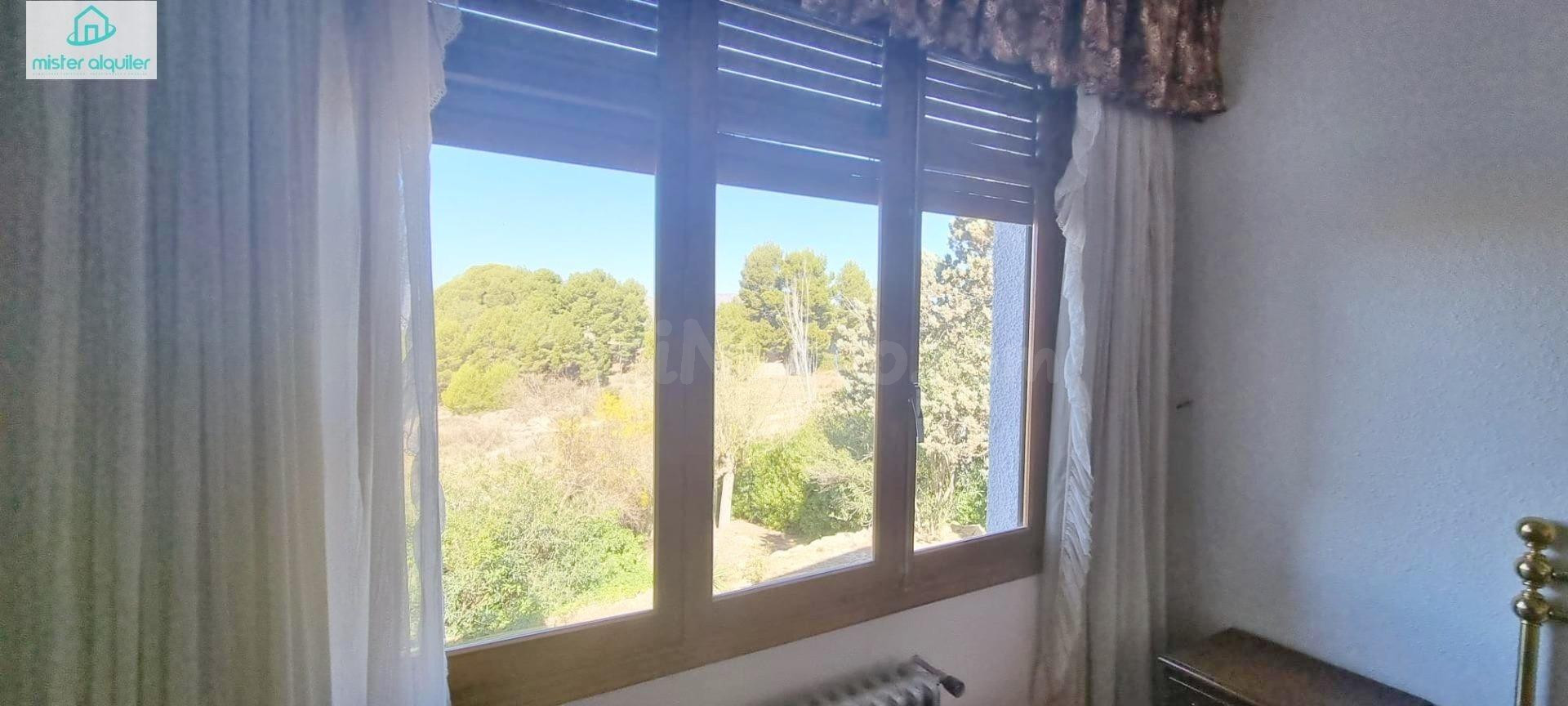 ESPECTACULAR CHALET INDEPENDIENTE CON PISCINA Y JARDÍN EN UR - foto 34