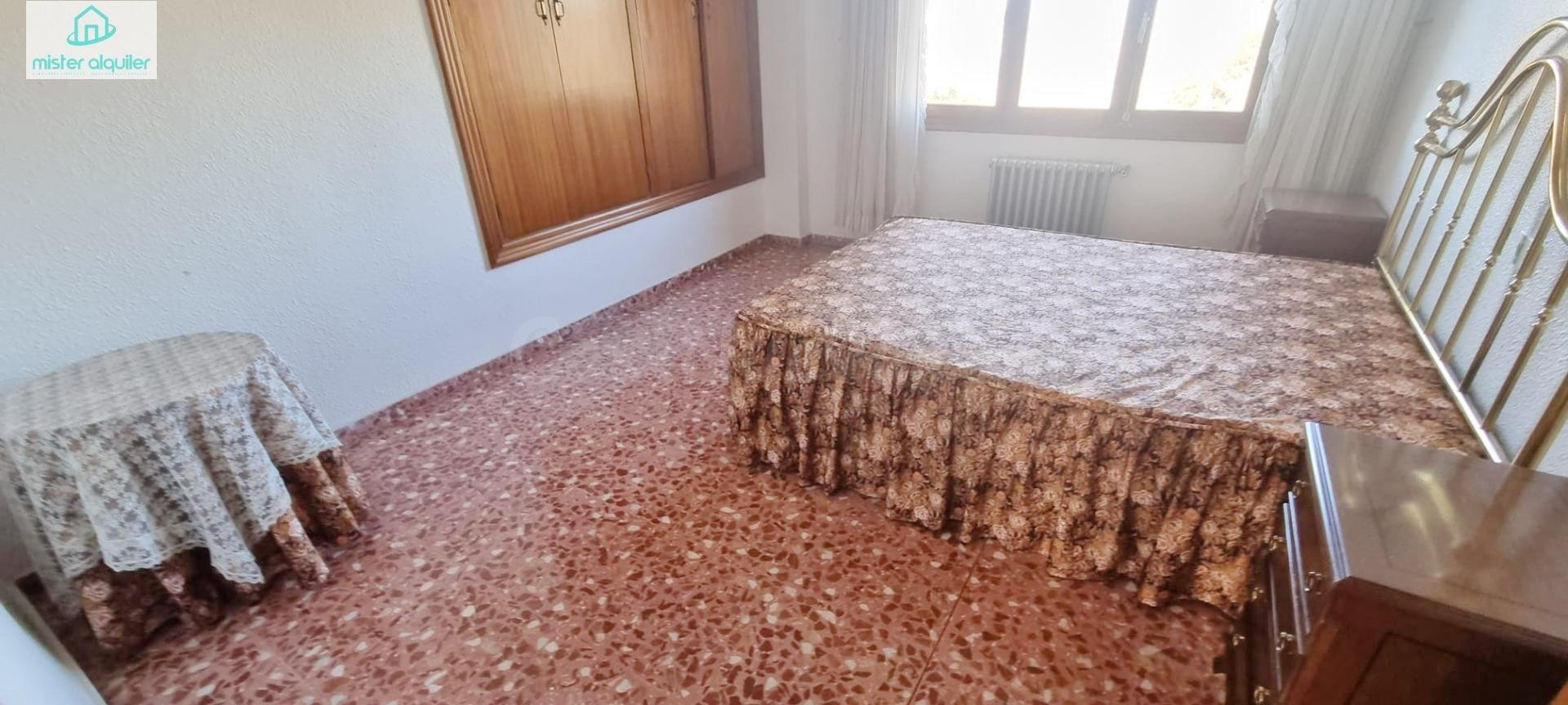 ESPECTACULAR CHALET INDEPENDIENTE CON PISCINA Y JARDÍN EN UR - foto 35