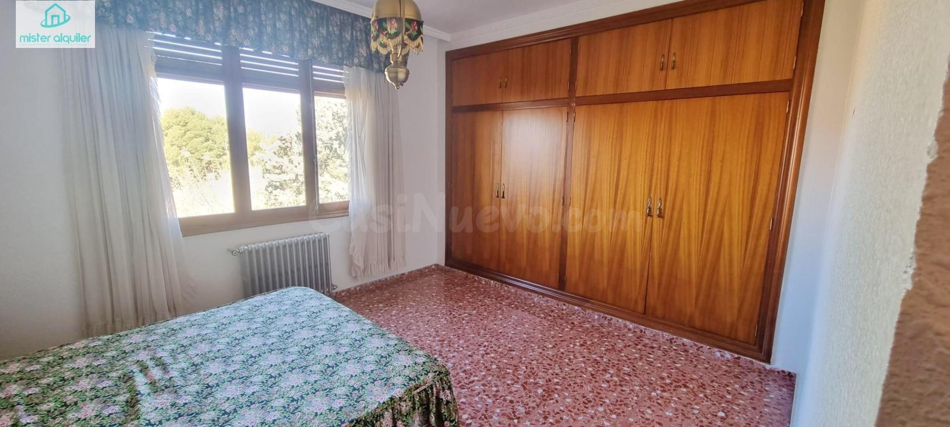 ESPECTACULAR CHALET INDEPENDIENTE CON PISCINA Y JARDÍN EN UR - foto 37