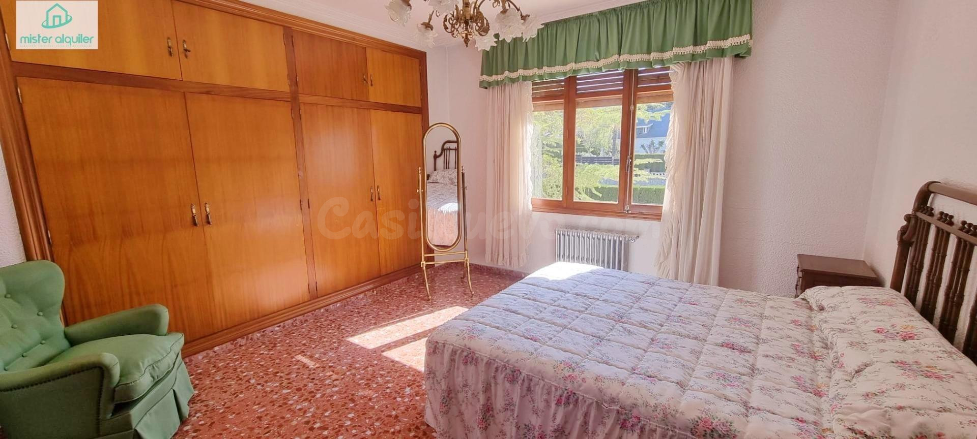 ESPECTACULAR CHALET INDEPENDIENTE CON PISCINA Y JARDÍN EN UR - foto 38