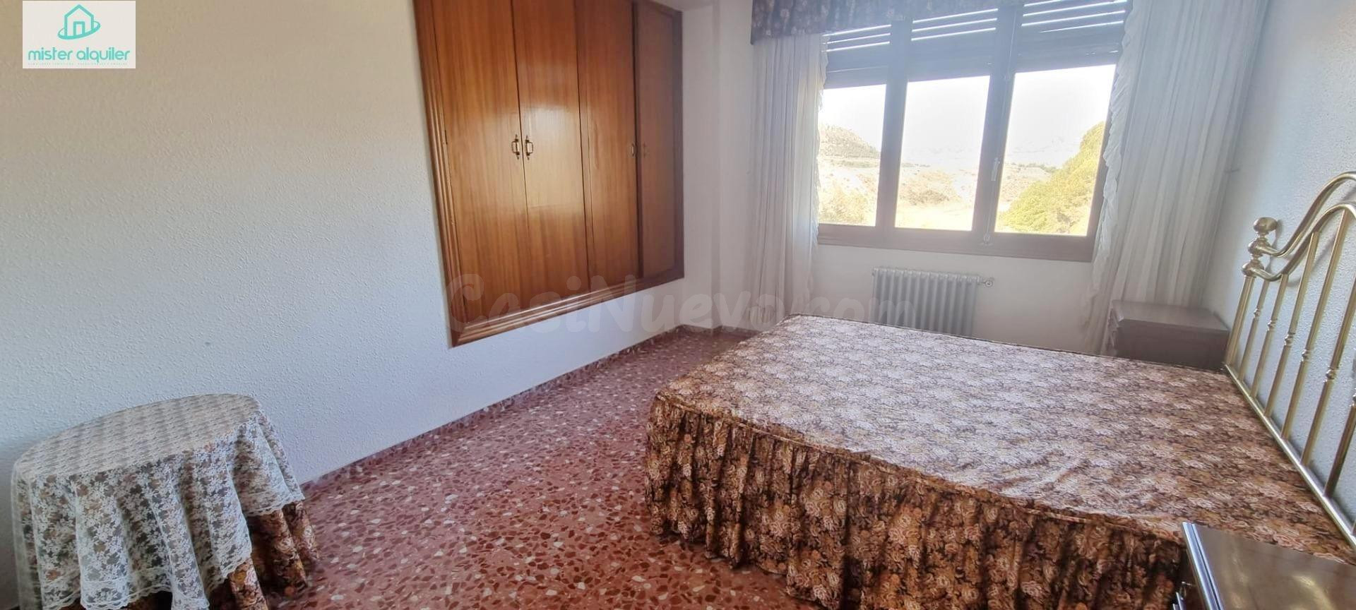 ESPECTACULAR CHALET INDEPENDIENTE CON PISCINA Y JARDÍN EN UR - foto 39