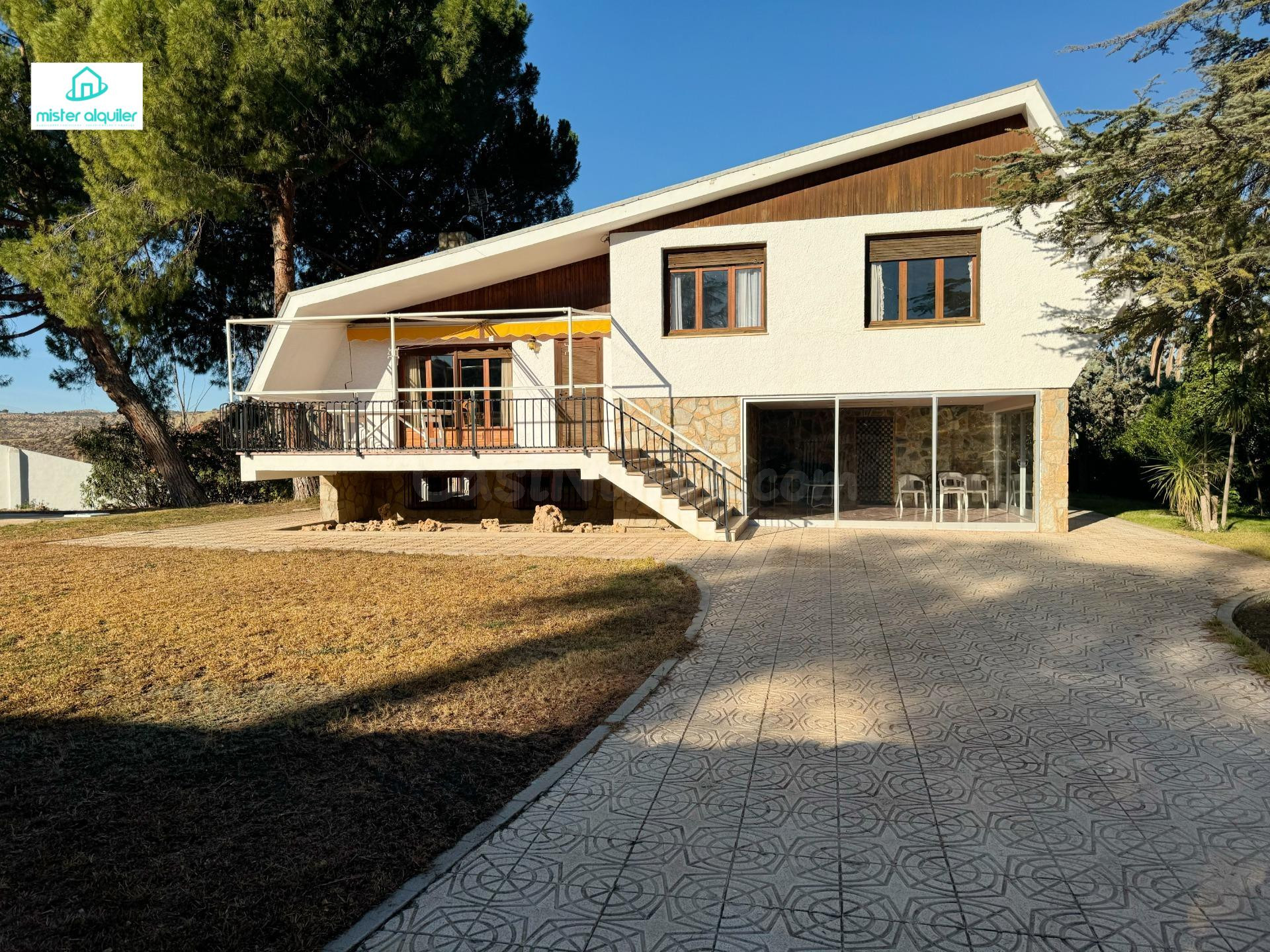 ESPECTACULAR CHALET INDEPENDIENTE CON PISCINA Y JARDÍN EN UR - foto 42