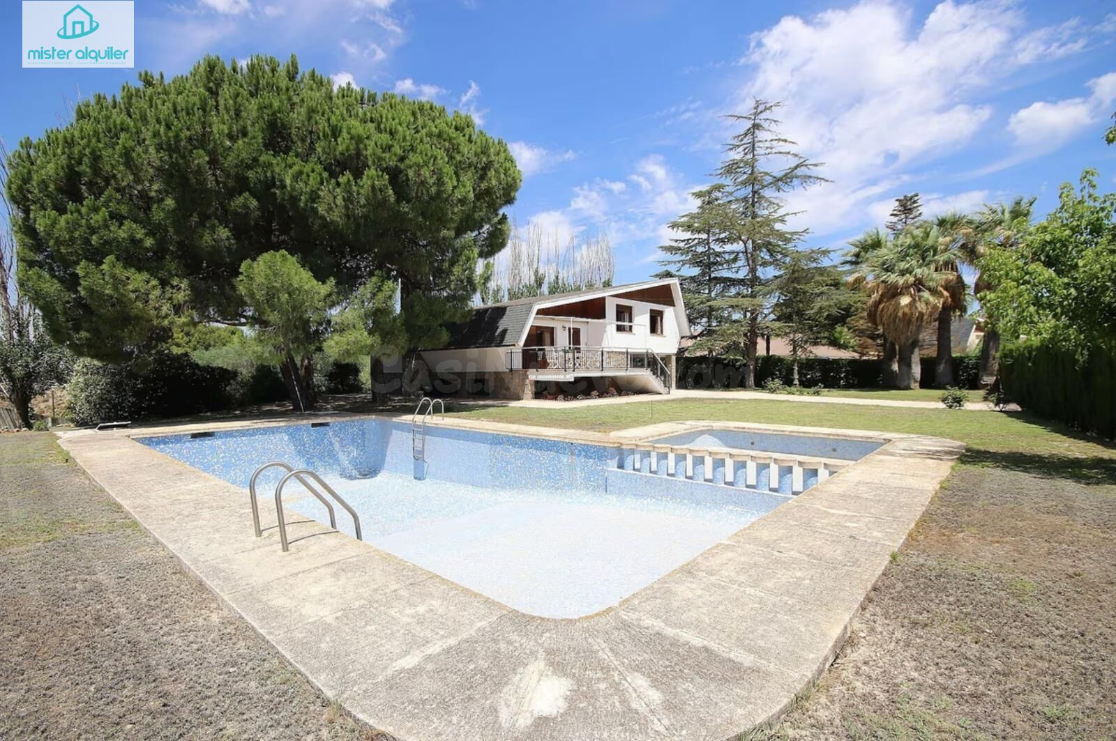 ESPECTACULAR CHALET INDEPENDIENTE CON PISCINA Y JARDÍN EN UR - foto 43