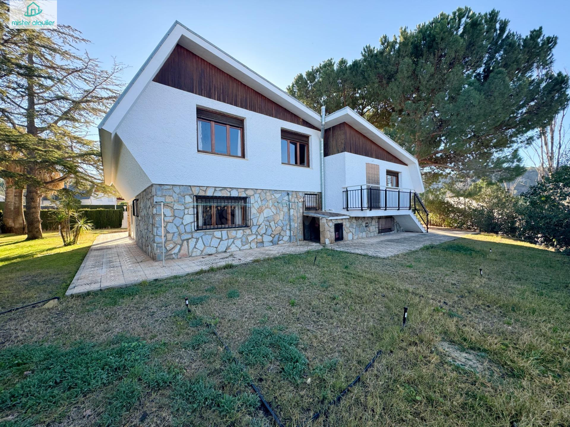 ESPECTACULAR CHALET INDEPENDIENTE CON PISCINA Y JARDÍN EN UR - foto 44